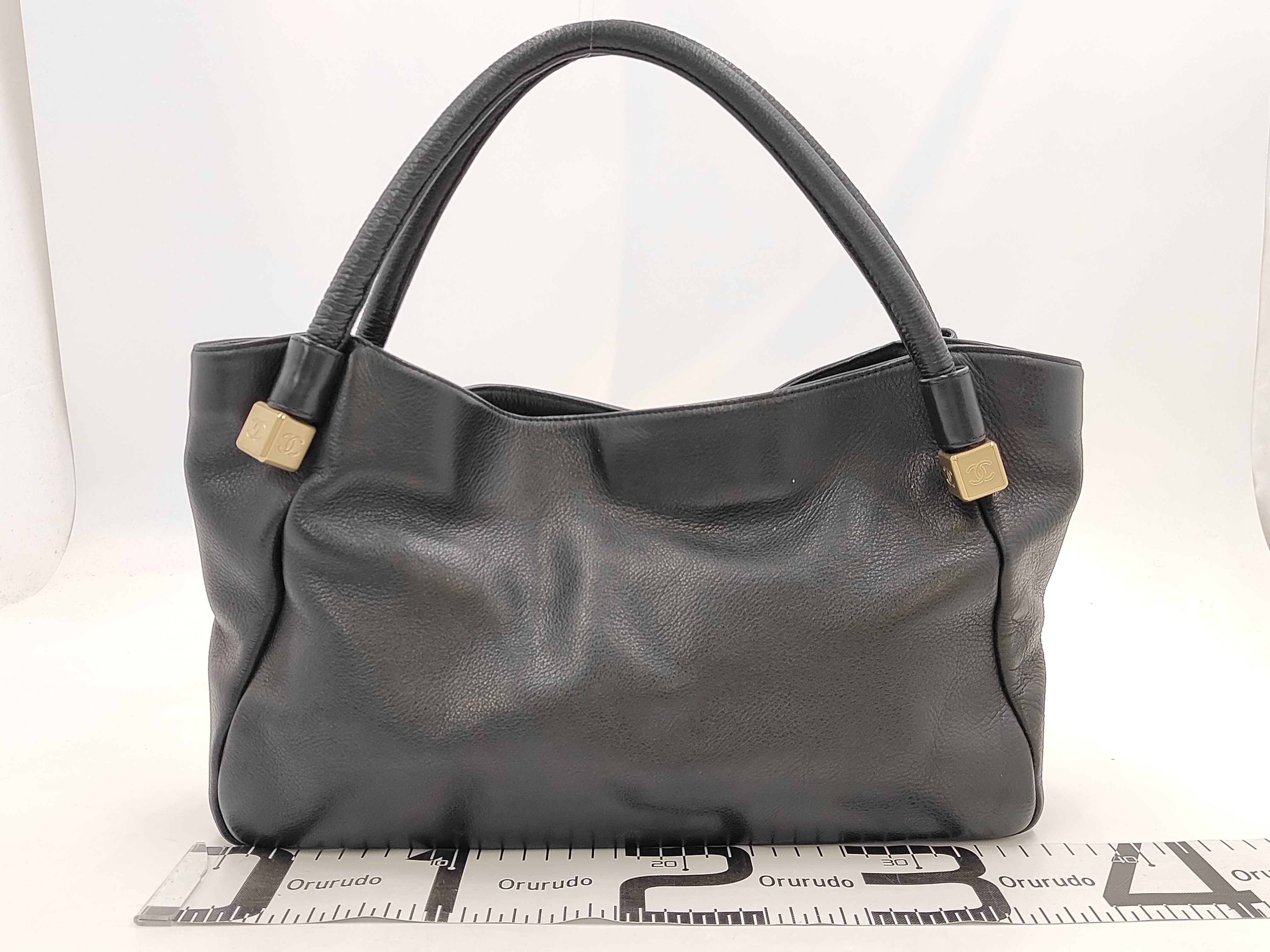handbag, Cube design, Coco Mark, leather, black. — view 2