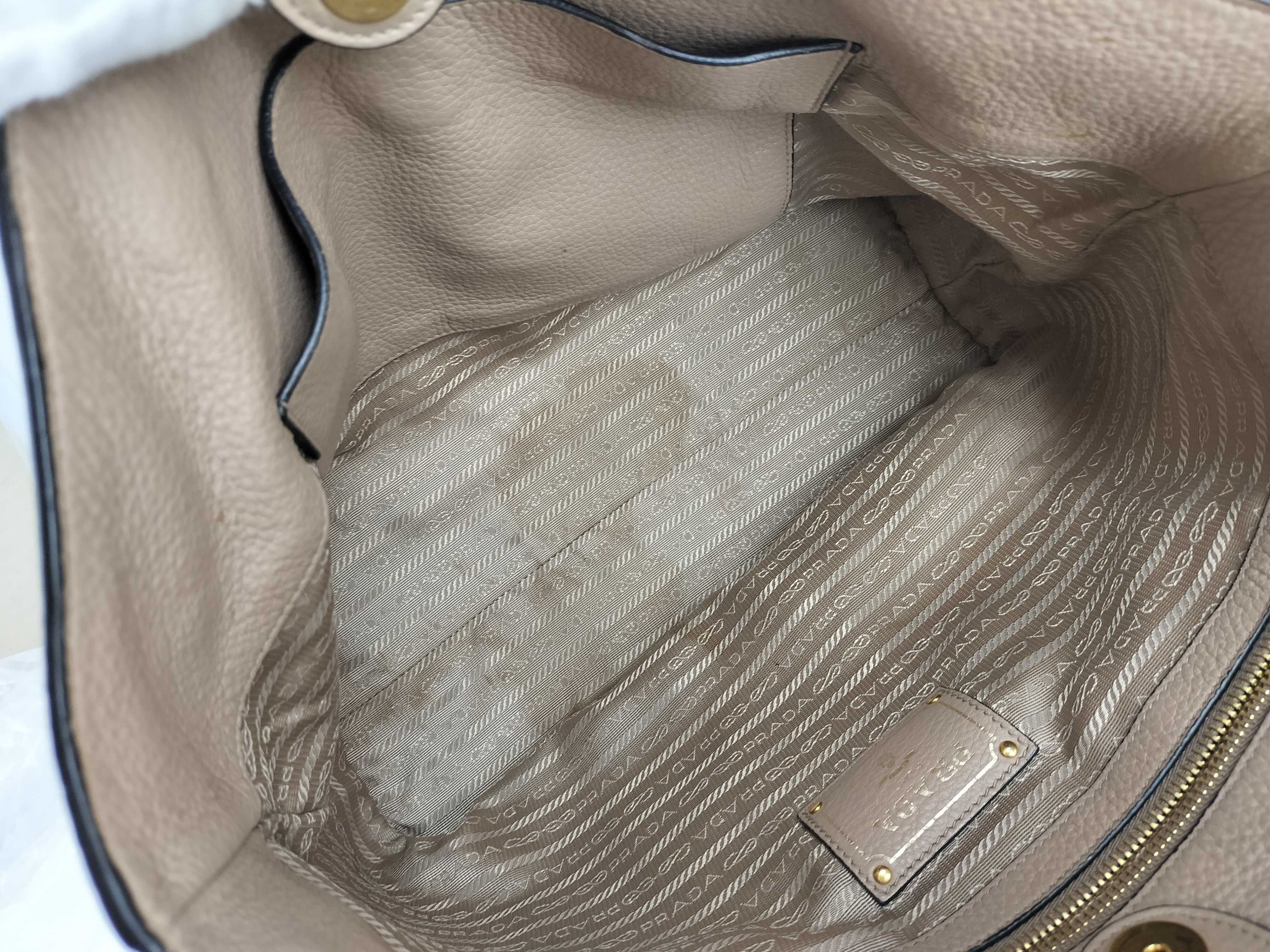 Logo Vitello Tote Bag, Leather, Beige Tote Bag — view 9