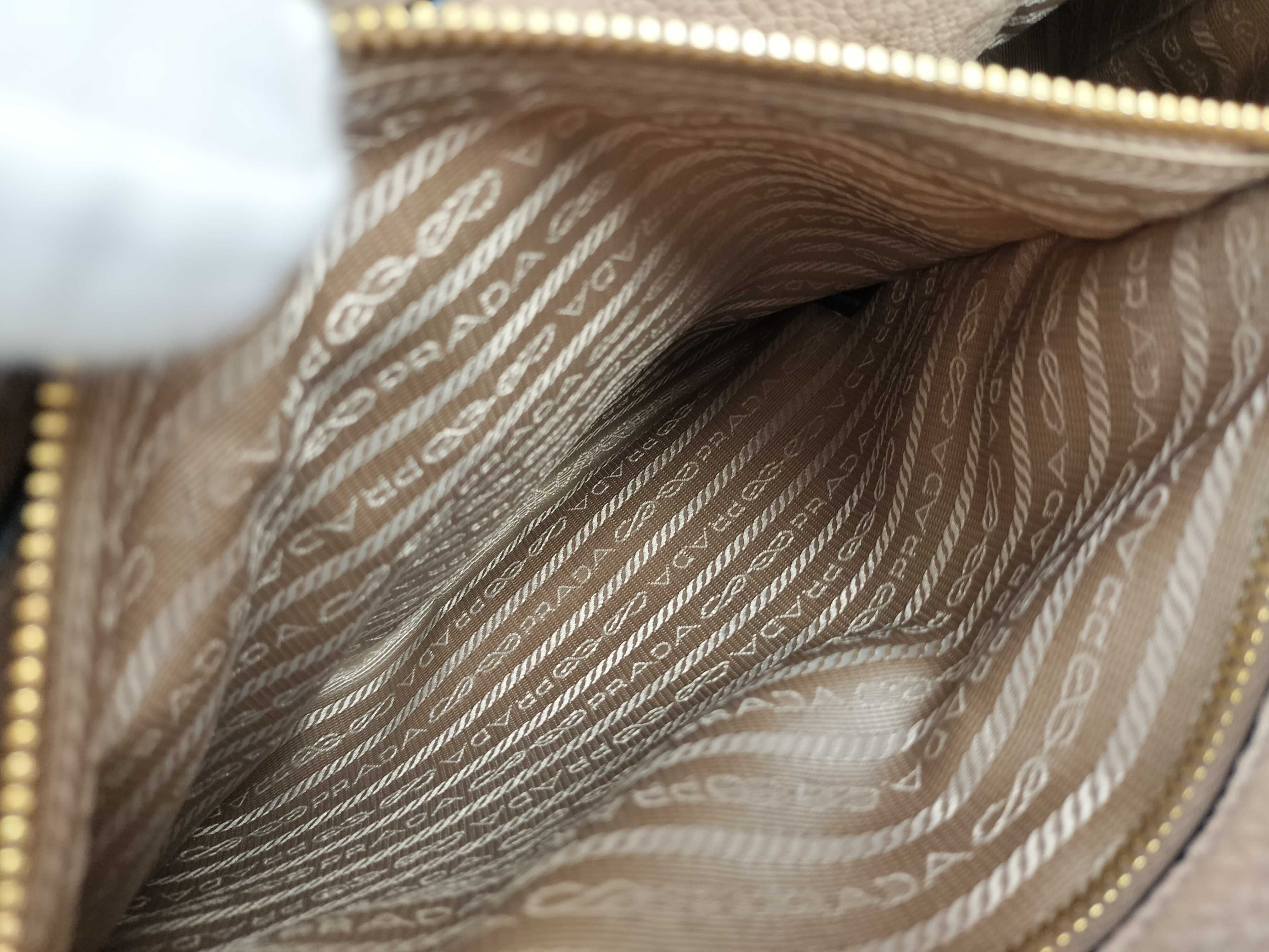 Logo Vitello Tote Bag, Leather, Beige Tote Bag — view 10
