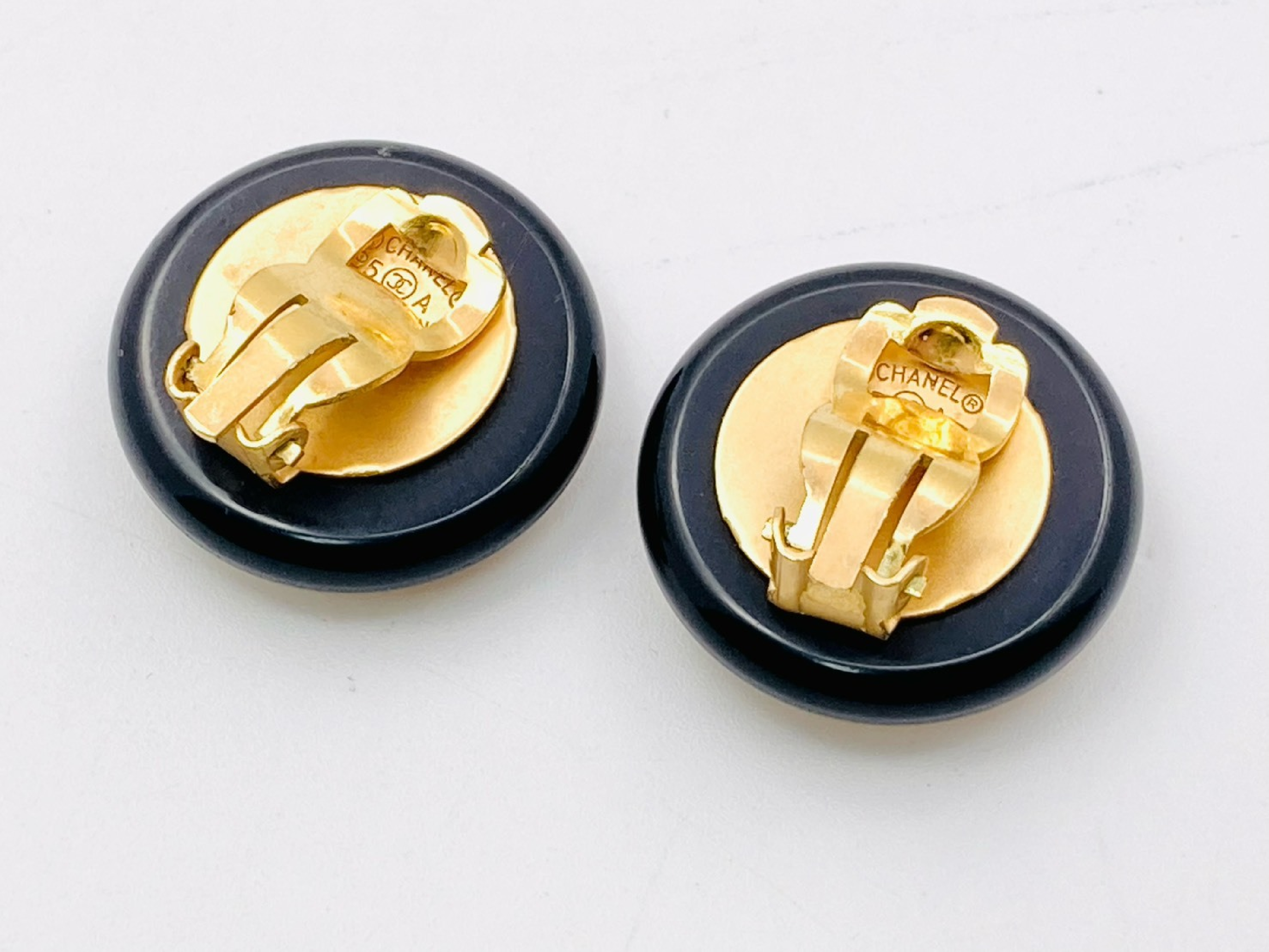 Logo Round Earrings 95A Gold x Black Metal x Resin Plastic Earrings — view 2