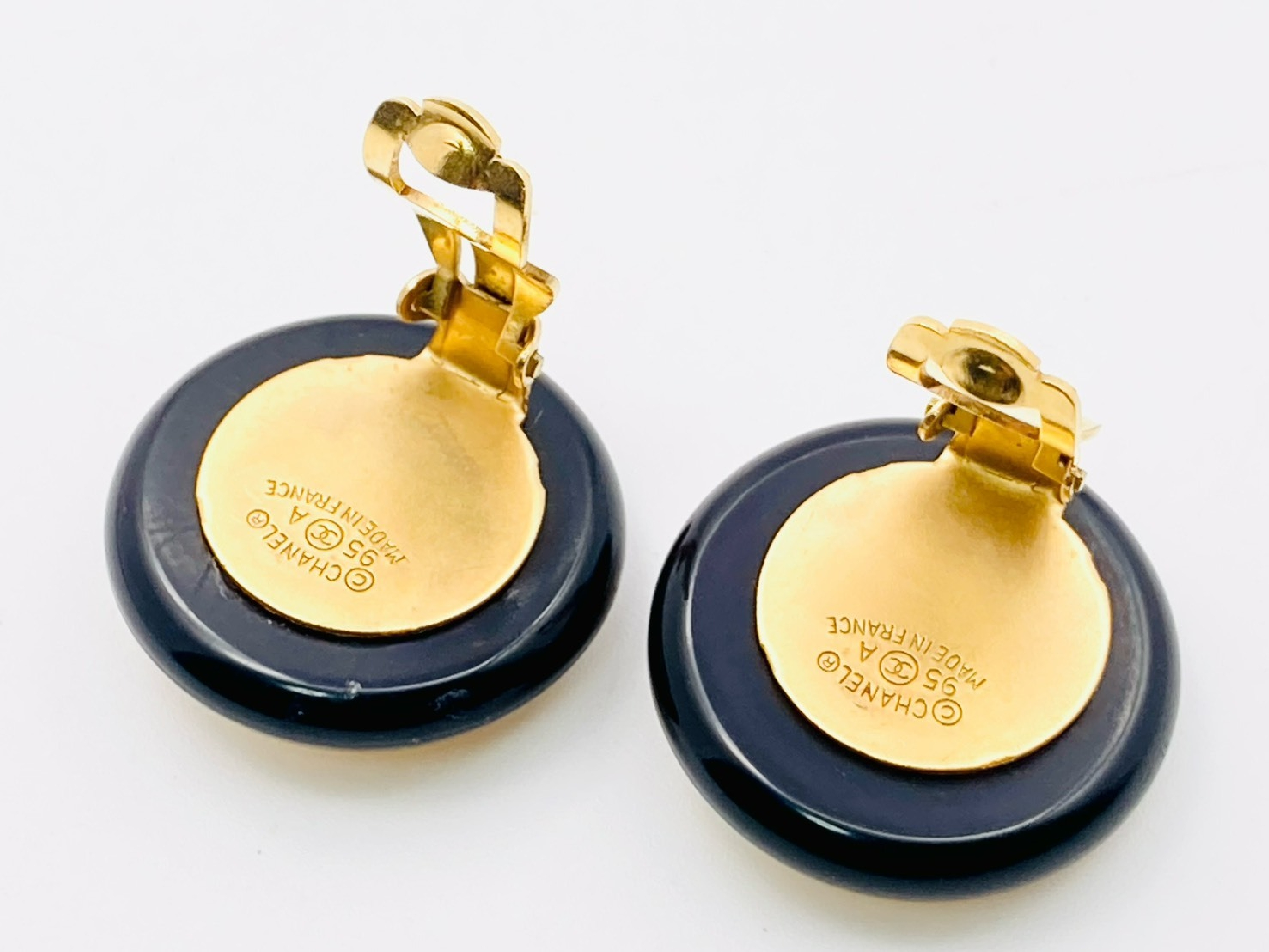 Logo Round Earrings 95A Gold x Black Metal x Resin Plastic Earrings — view 3