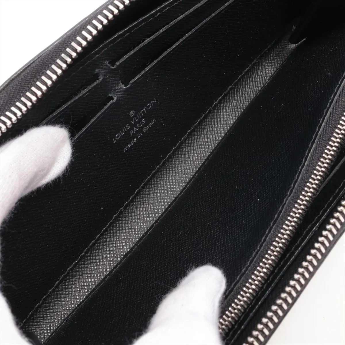 Epi Portefeuille Clemence M60915 UB4219 Black Round Zip Wallet — view 5