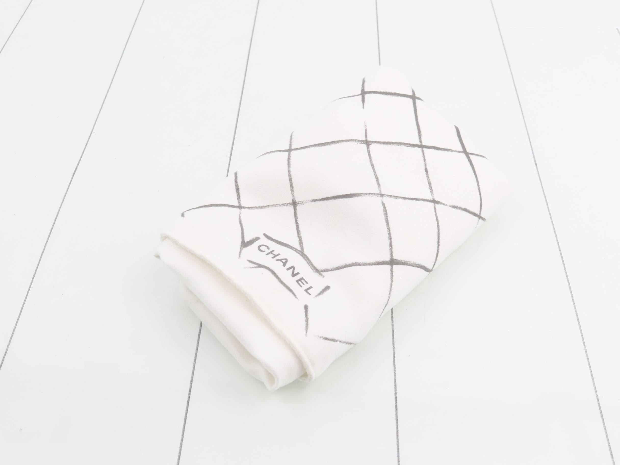 Matelassé Lambskin Chain Wallet — view 5