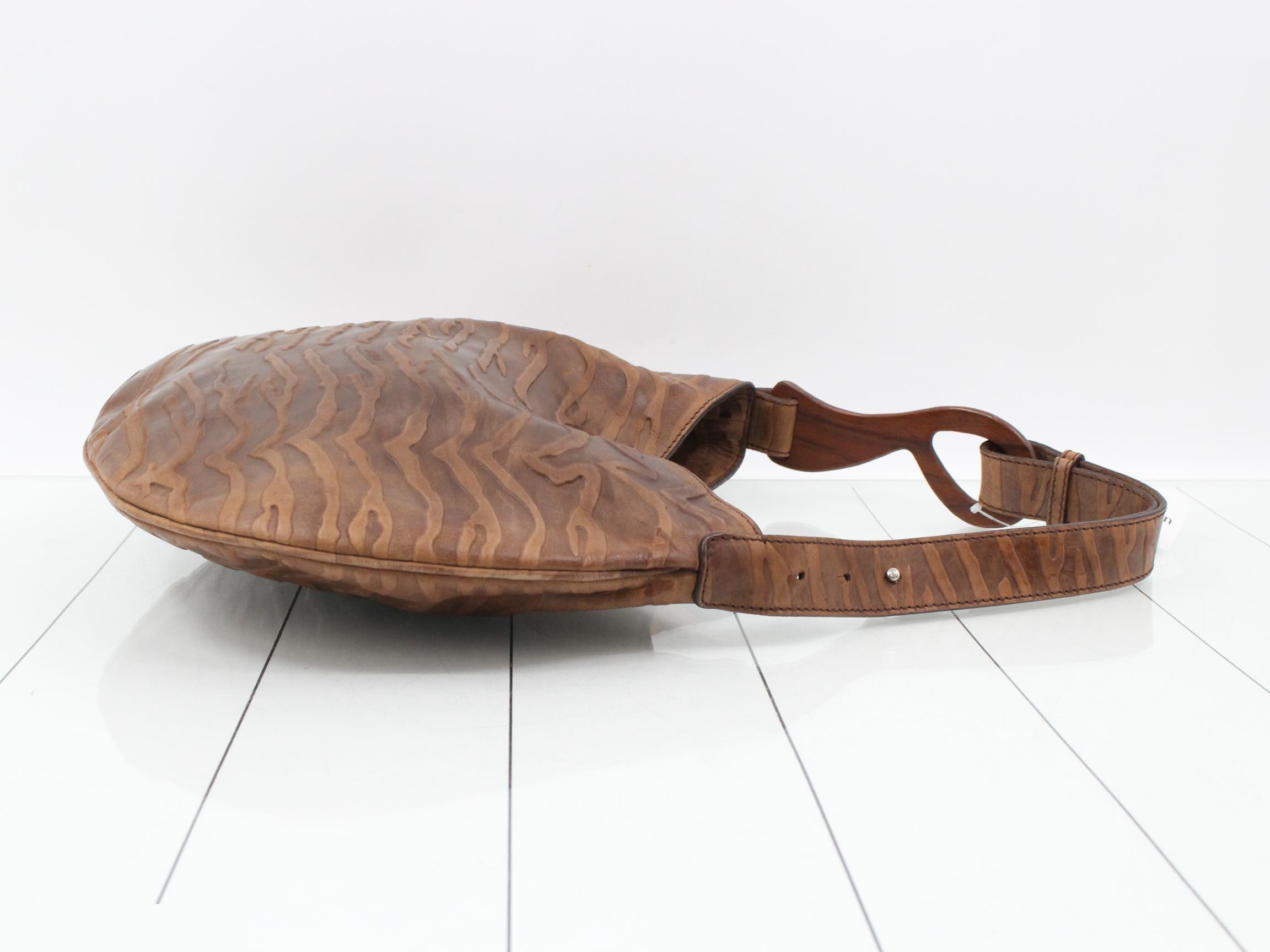 Wood handle leather shoulder bag — view 3
