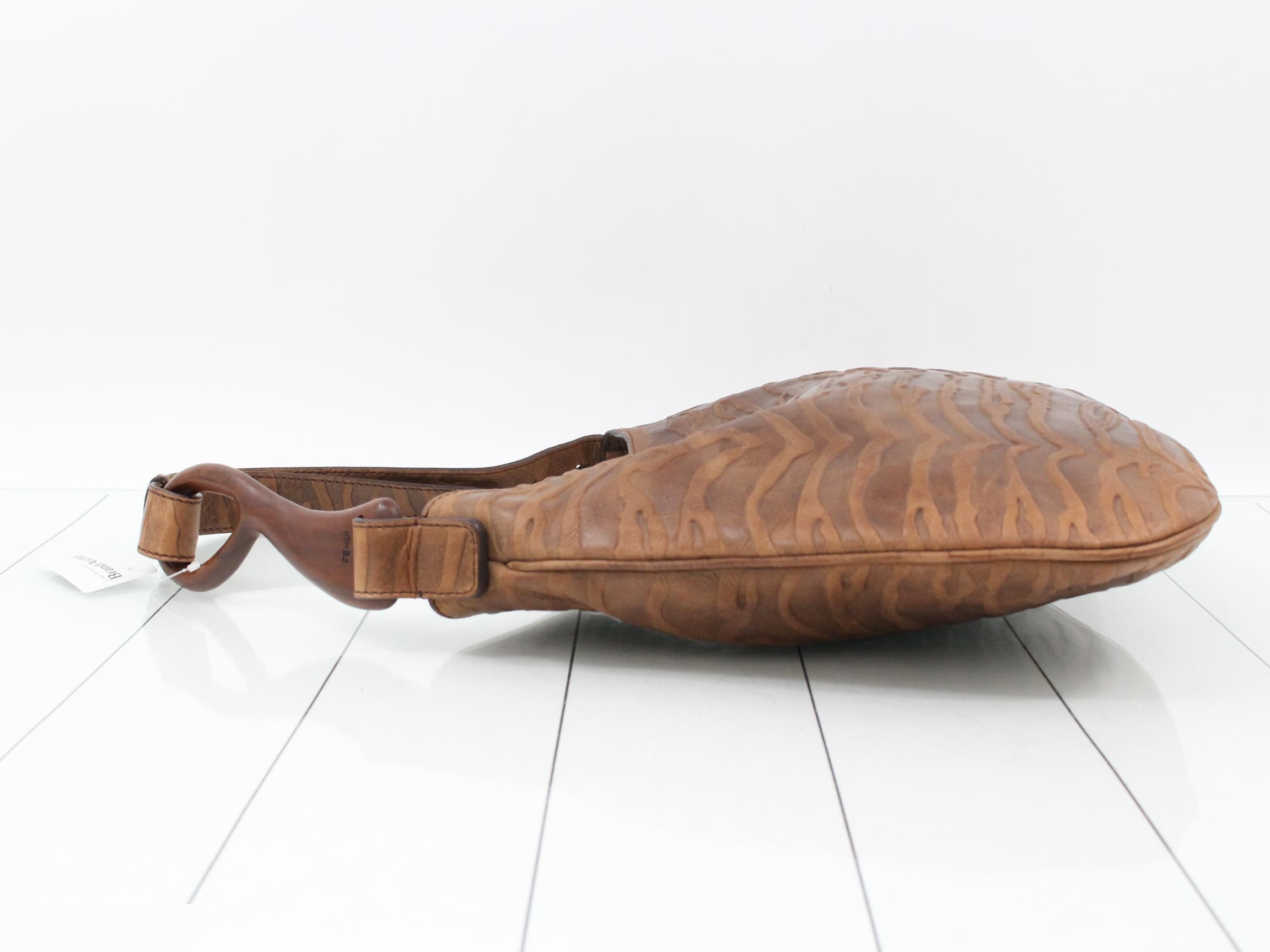 Wood handle leather shoulder bag — view 4