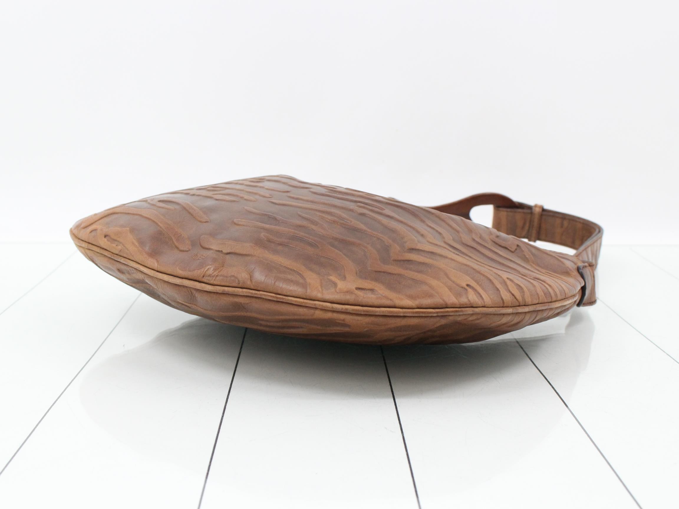Wood handle leather shoulder bag — view 6