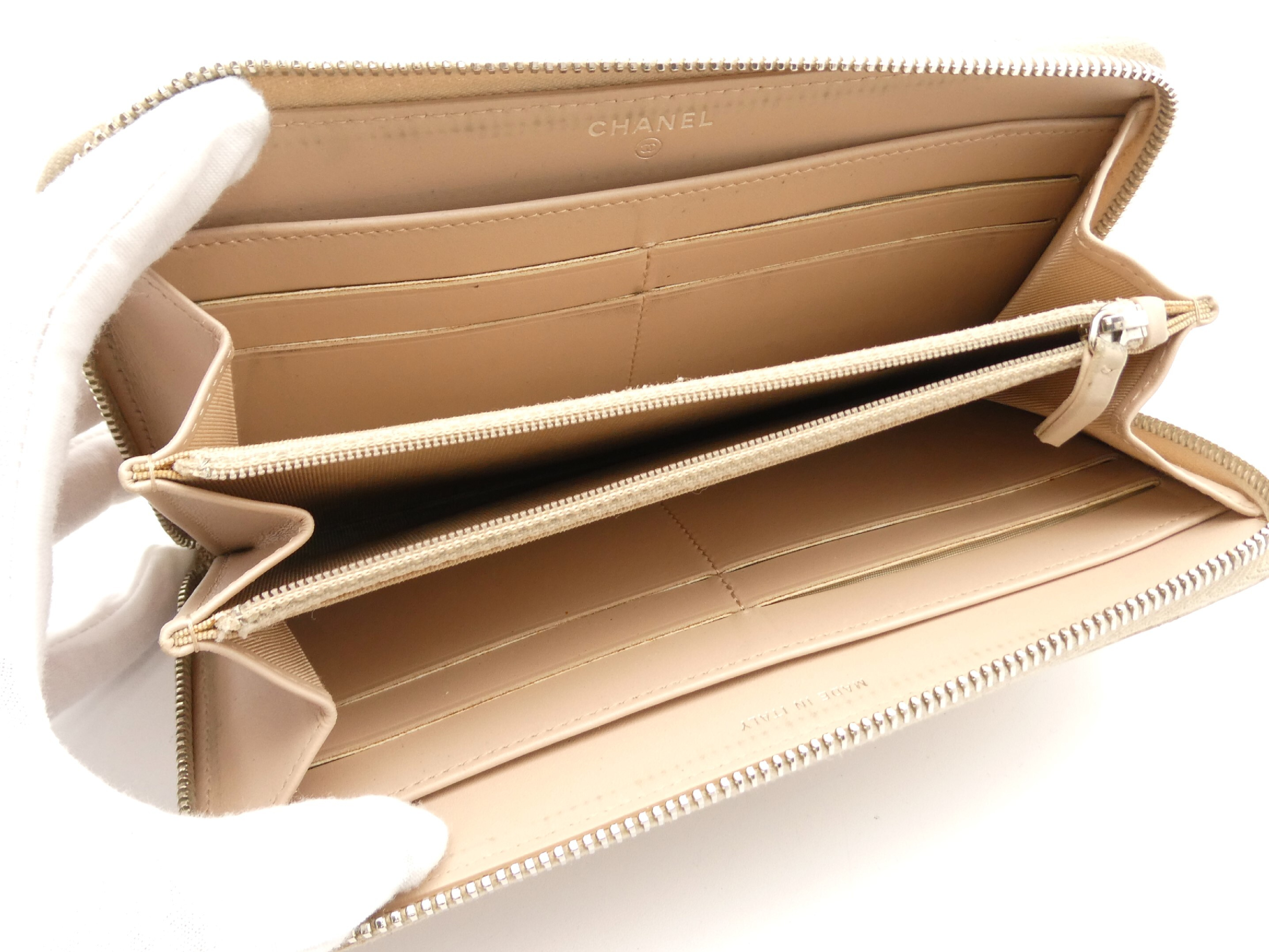 Matelassé Coco Mark Caviar Skin Round Zip Wallet — view 7