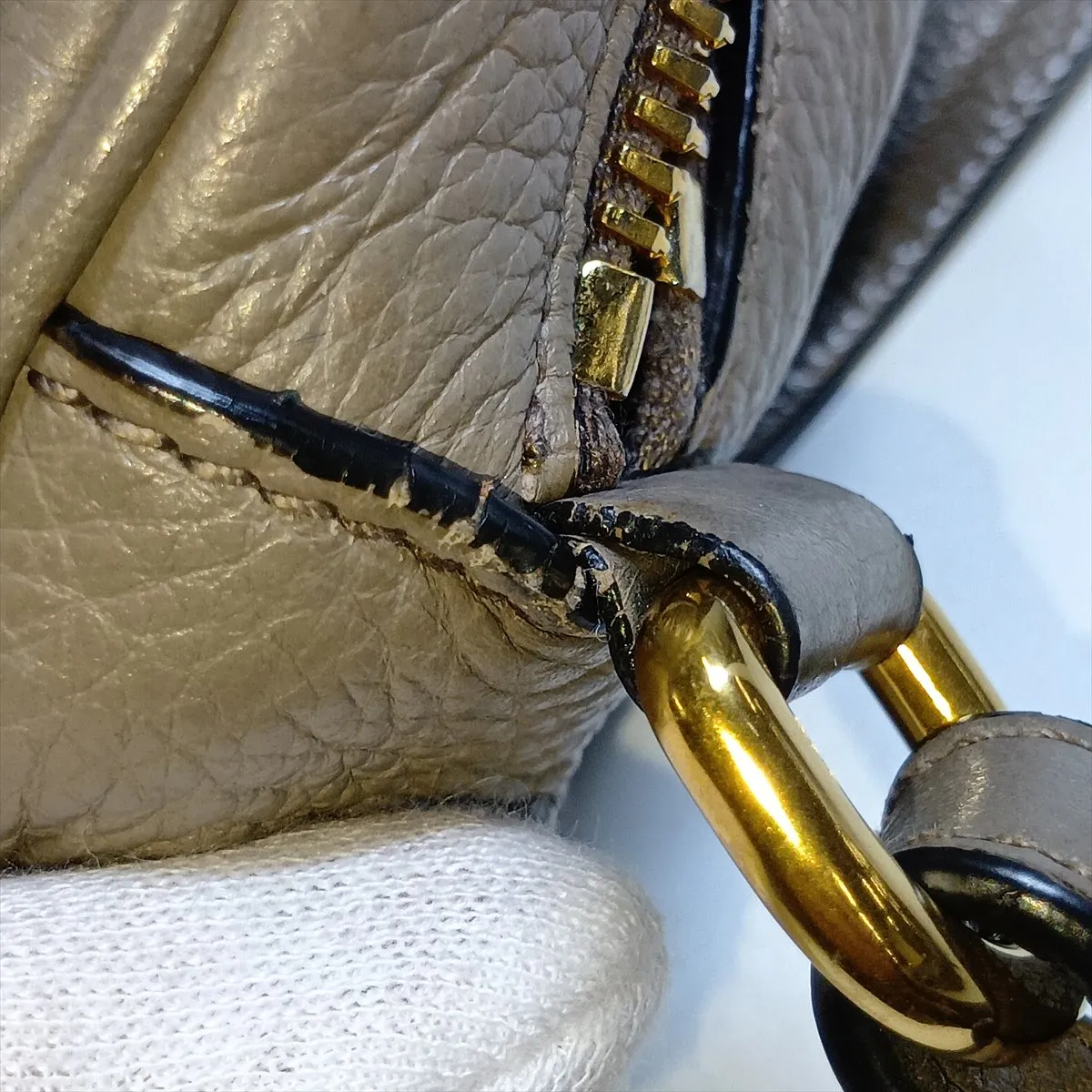 Vitello Daino Leather Shoulder Bag, Gray — view 11