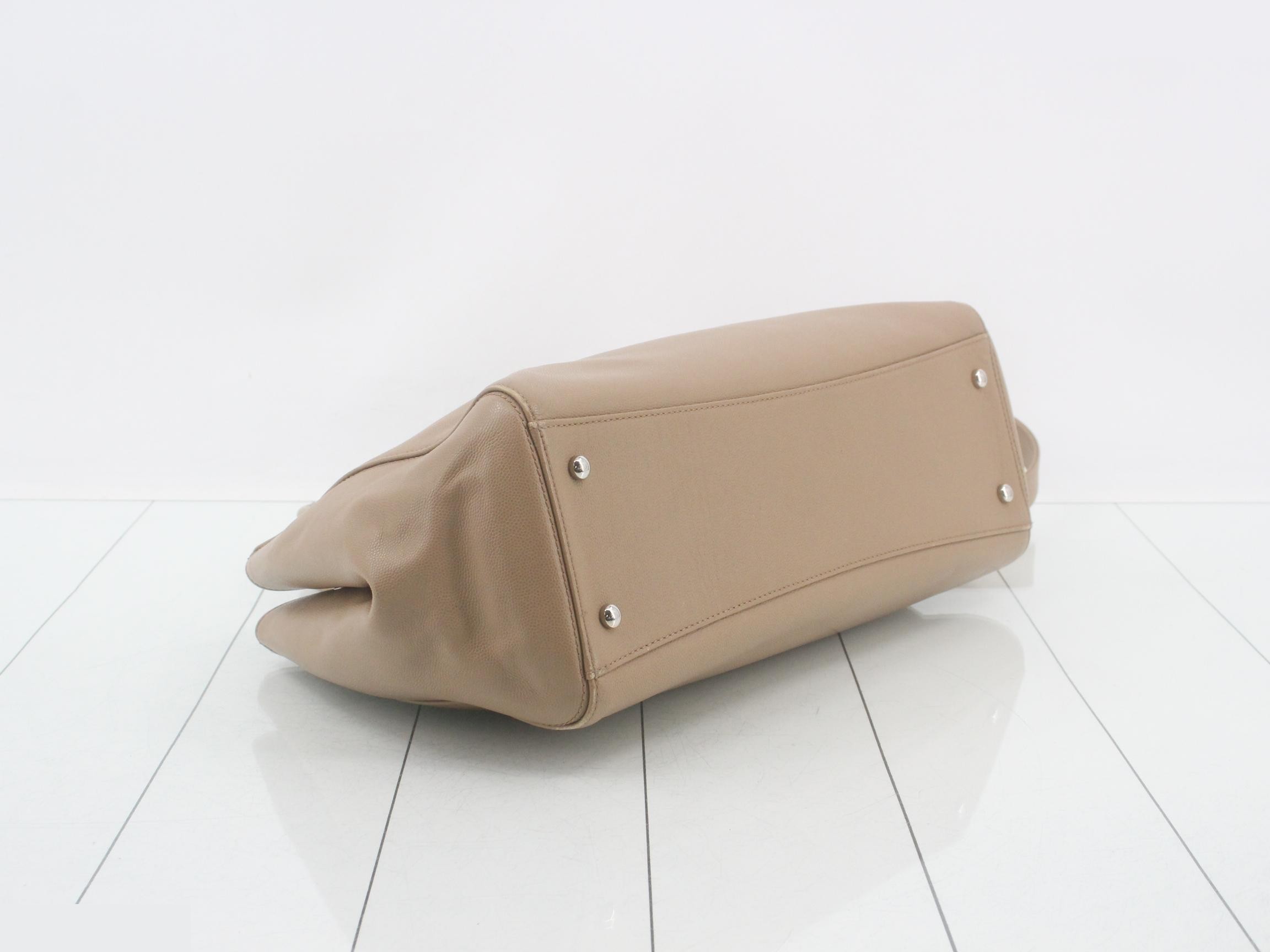 Executive tote bag, beige, silver hardware, with original seal, item number 21. — view 5