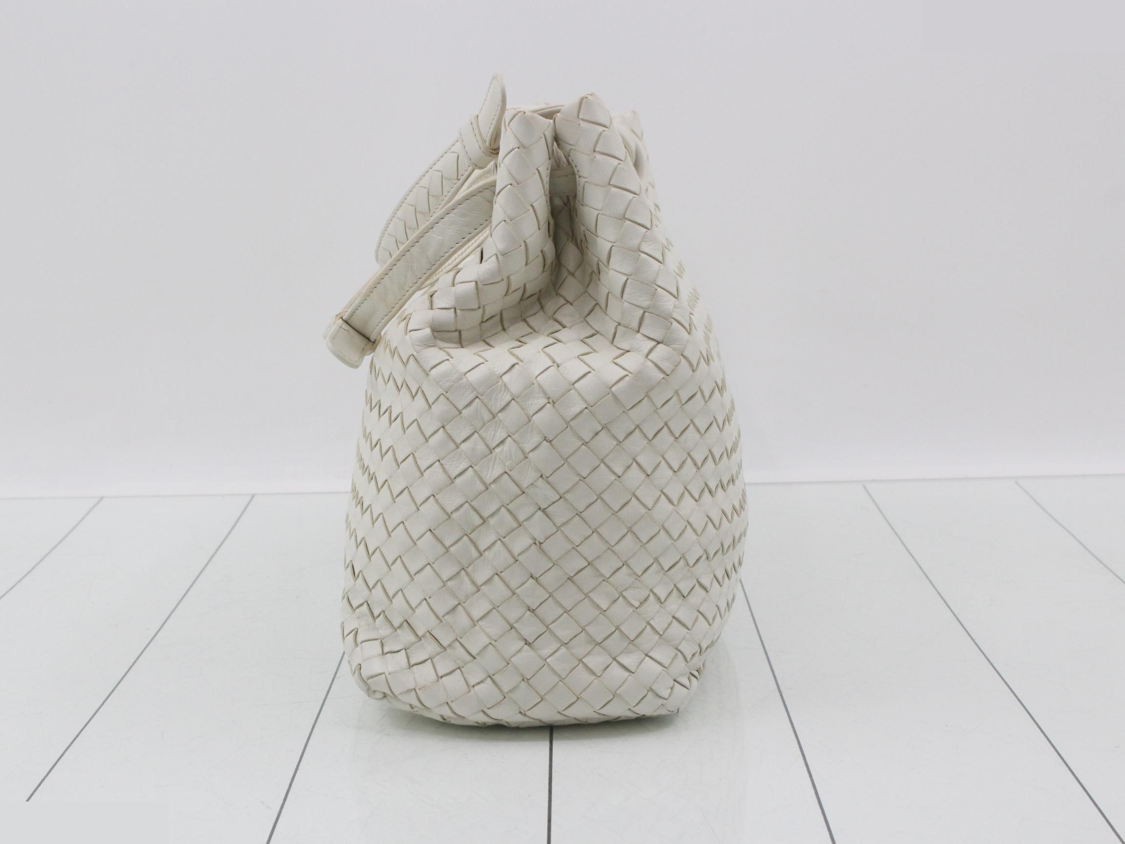 Intrecciato handbag, white leather — view 3