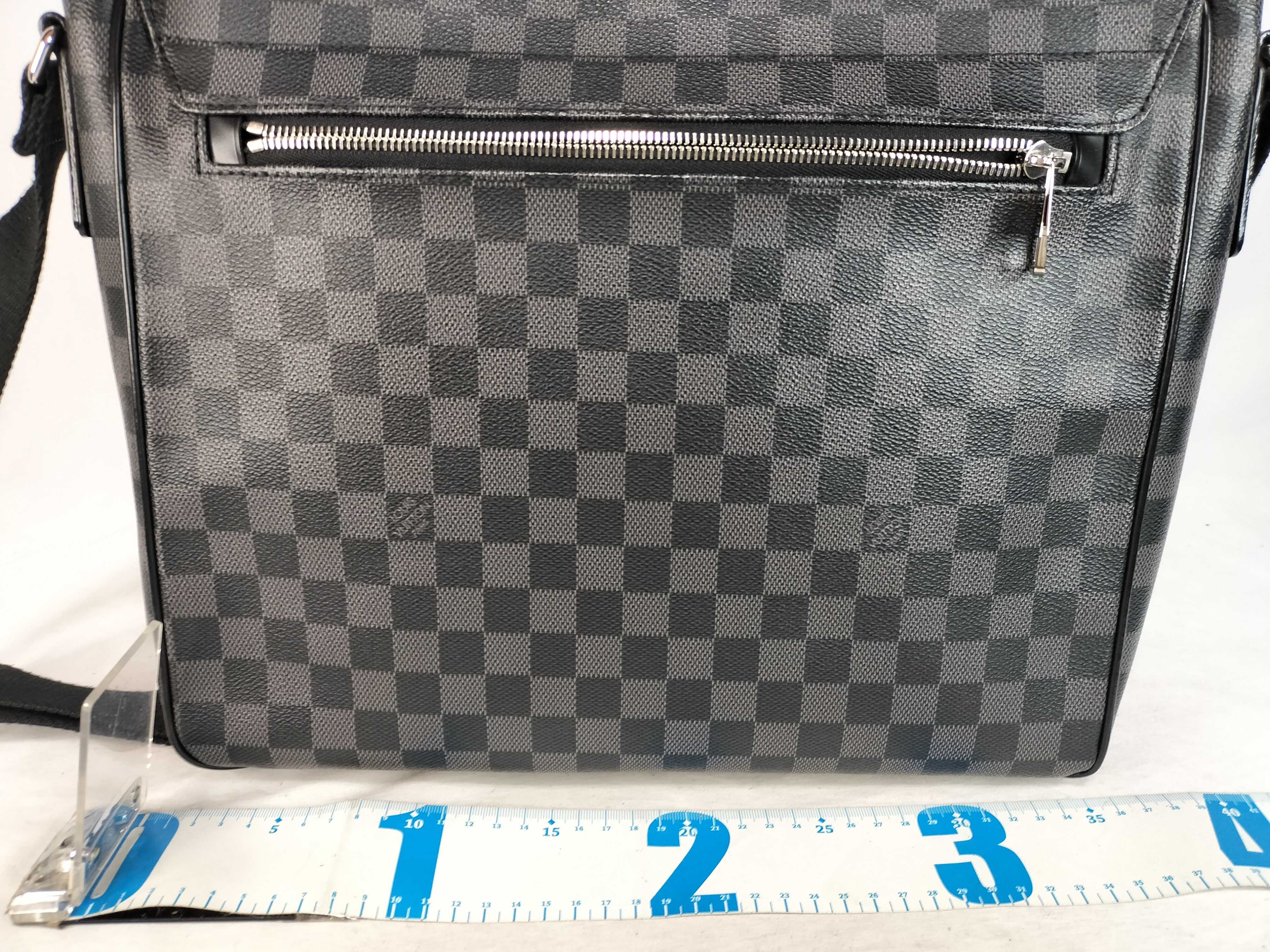 Damier Graphite District GM Shoulder Bag N41271 — view 2