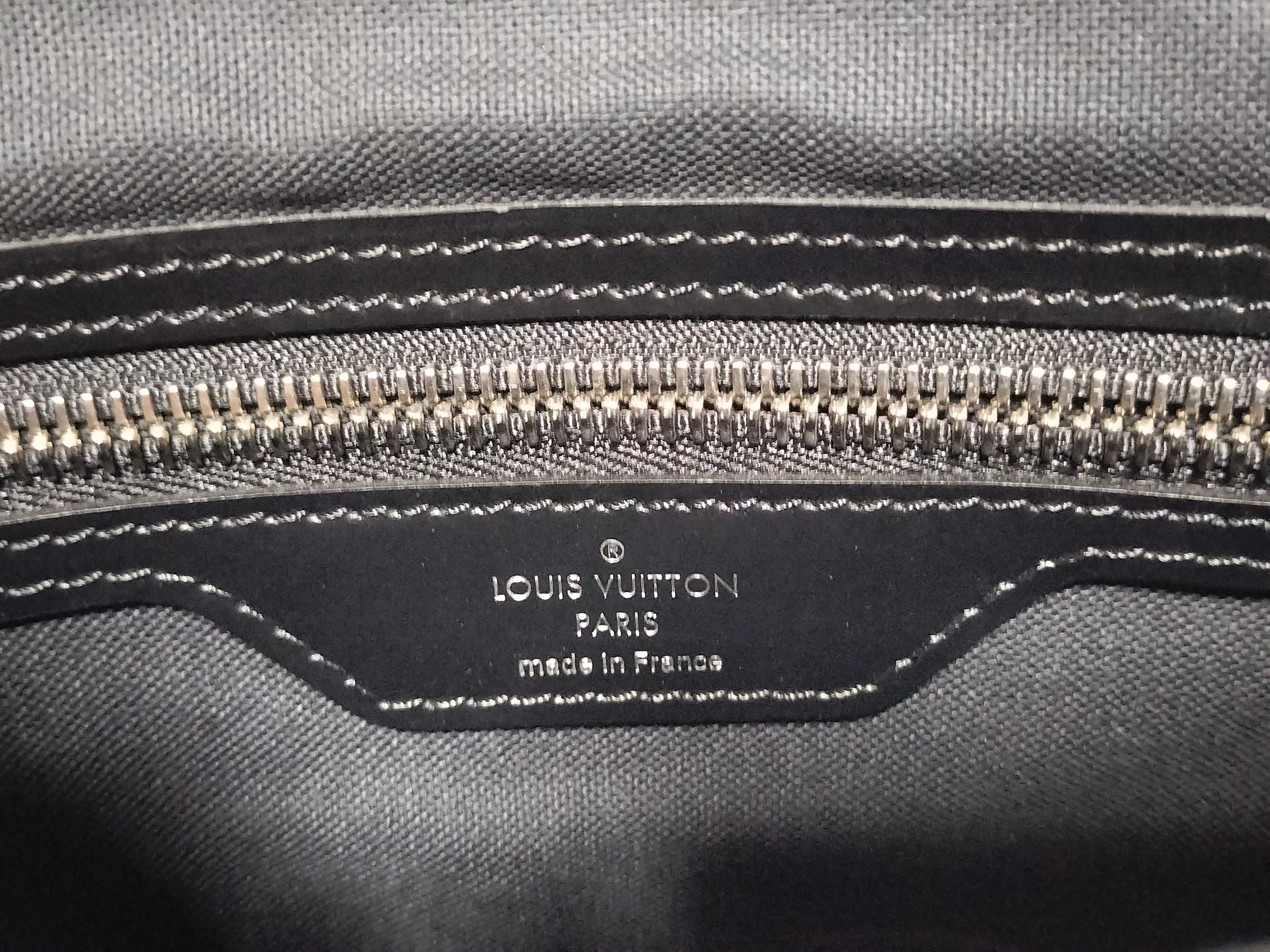 Damier Graphite District GM Shoulder Bag N41271 — view 12