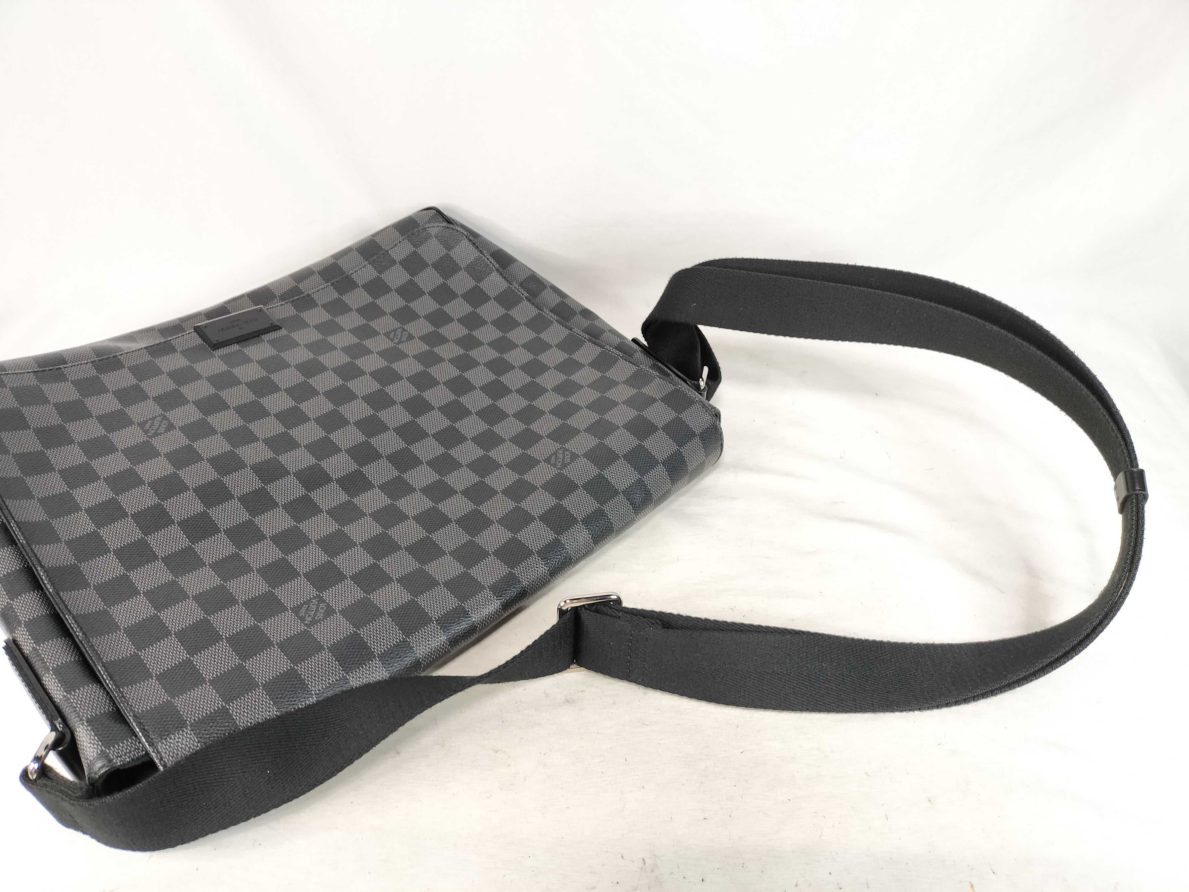 Damier Graphite District GM Shoulder Bag N41271 — view 3
