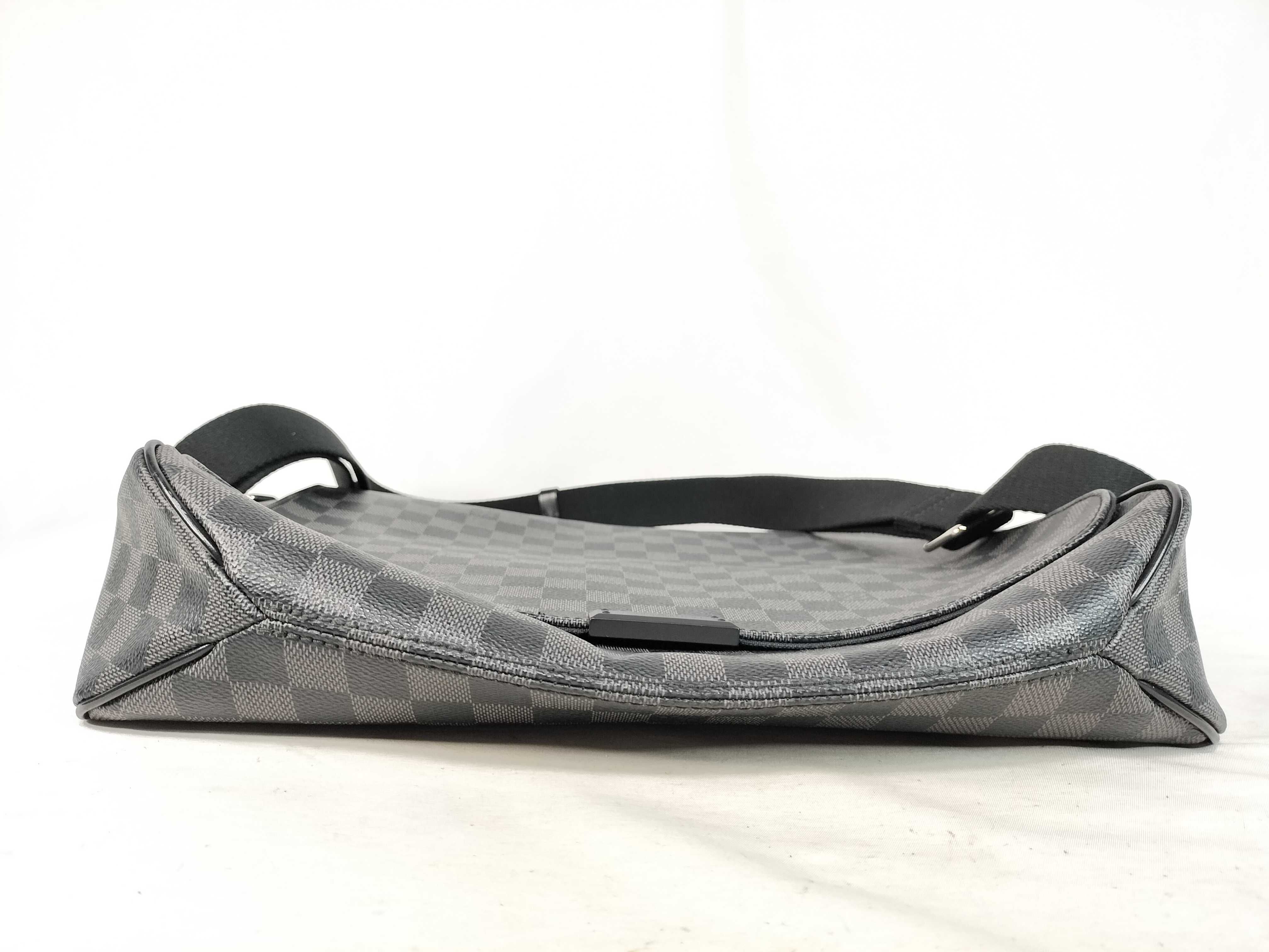 Damier Graphite District GM Shoulder Bag N41271 — view 7