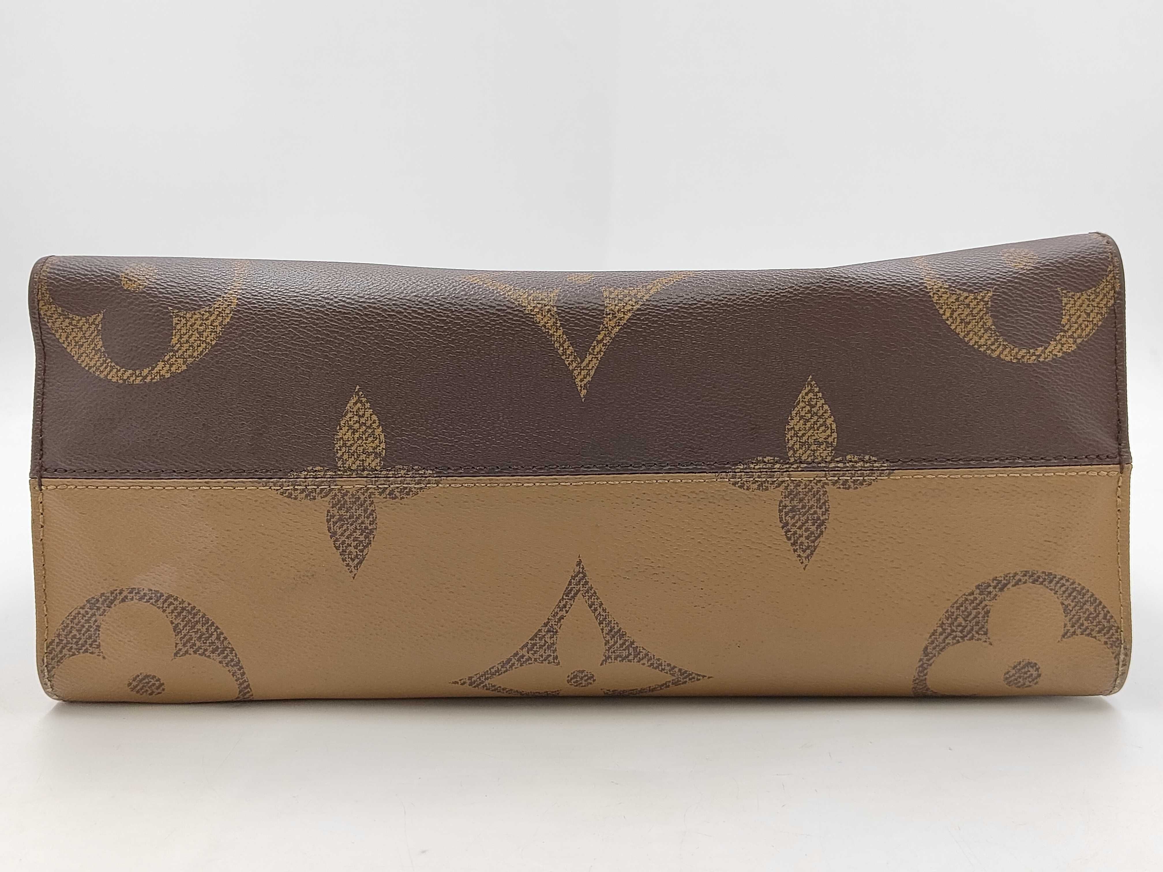 Monogram Giant Reverse OnTheGo M45321 Tote Bag — view 3