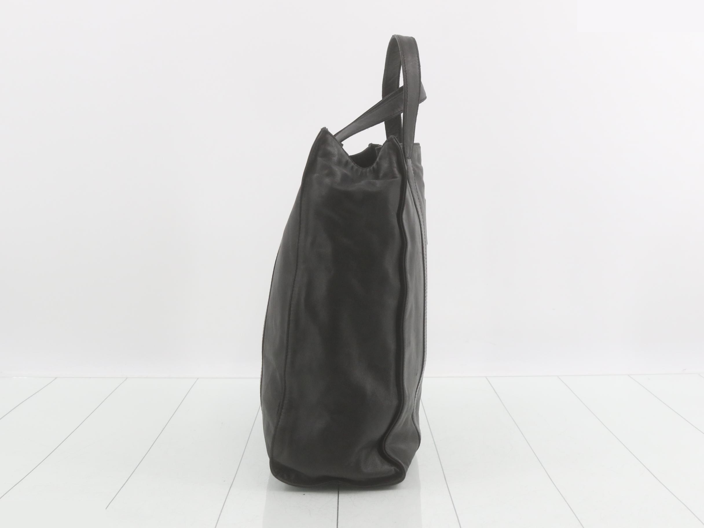 leather tote bag with triangular logo. — view 3