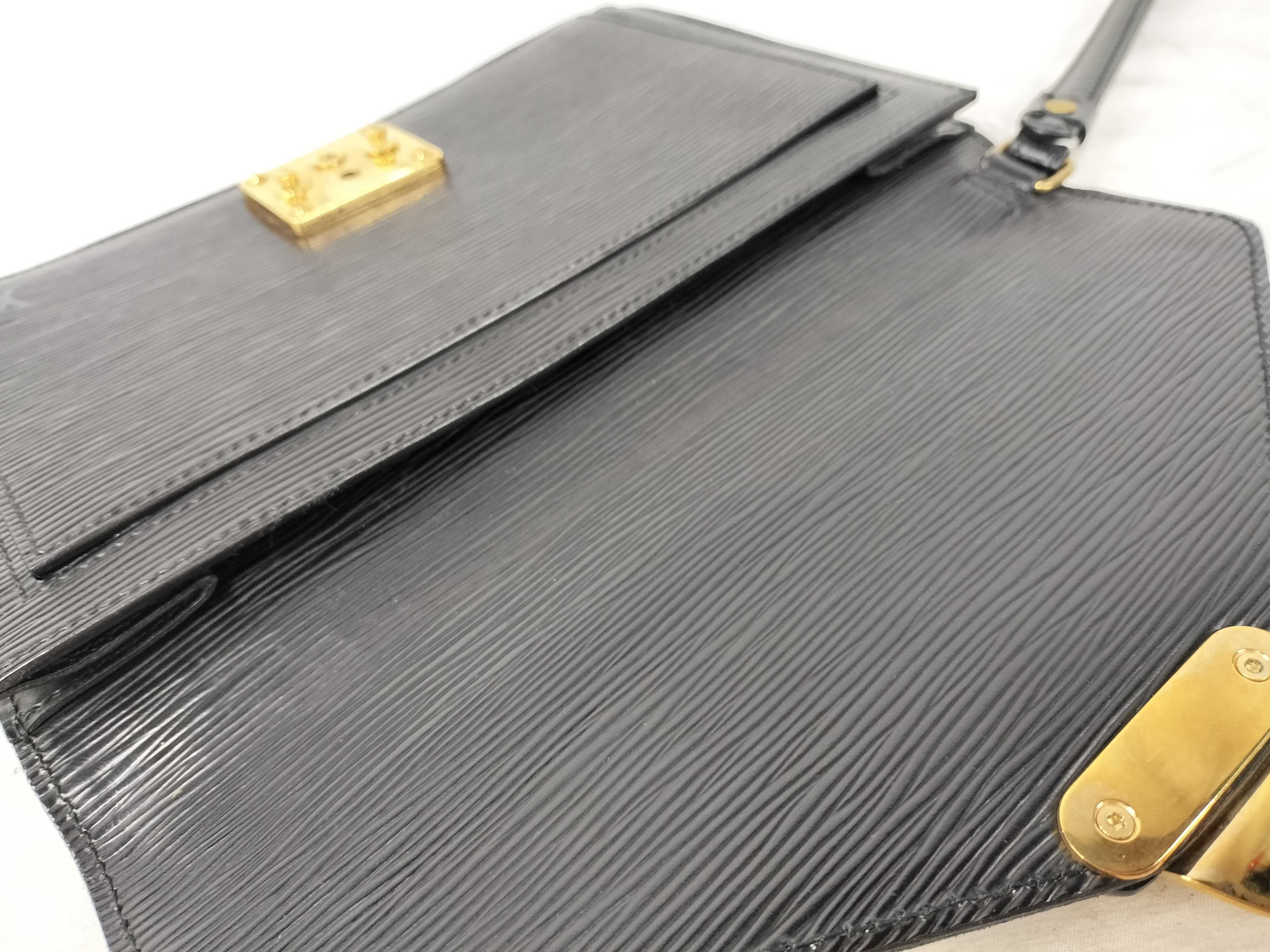 Epi M52612 Epi Serie Dragonne Black Second Bag — view 8