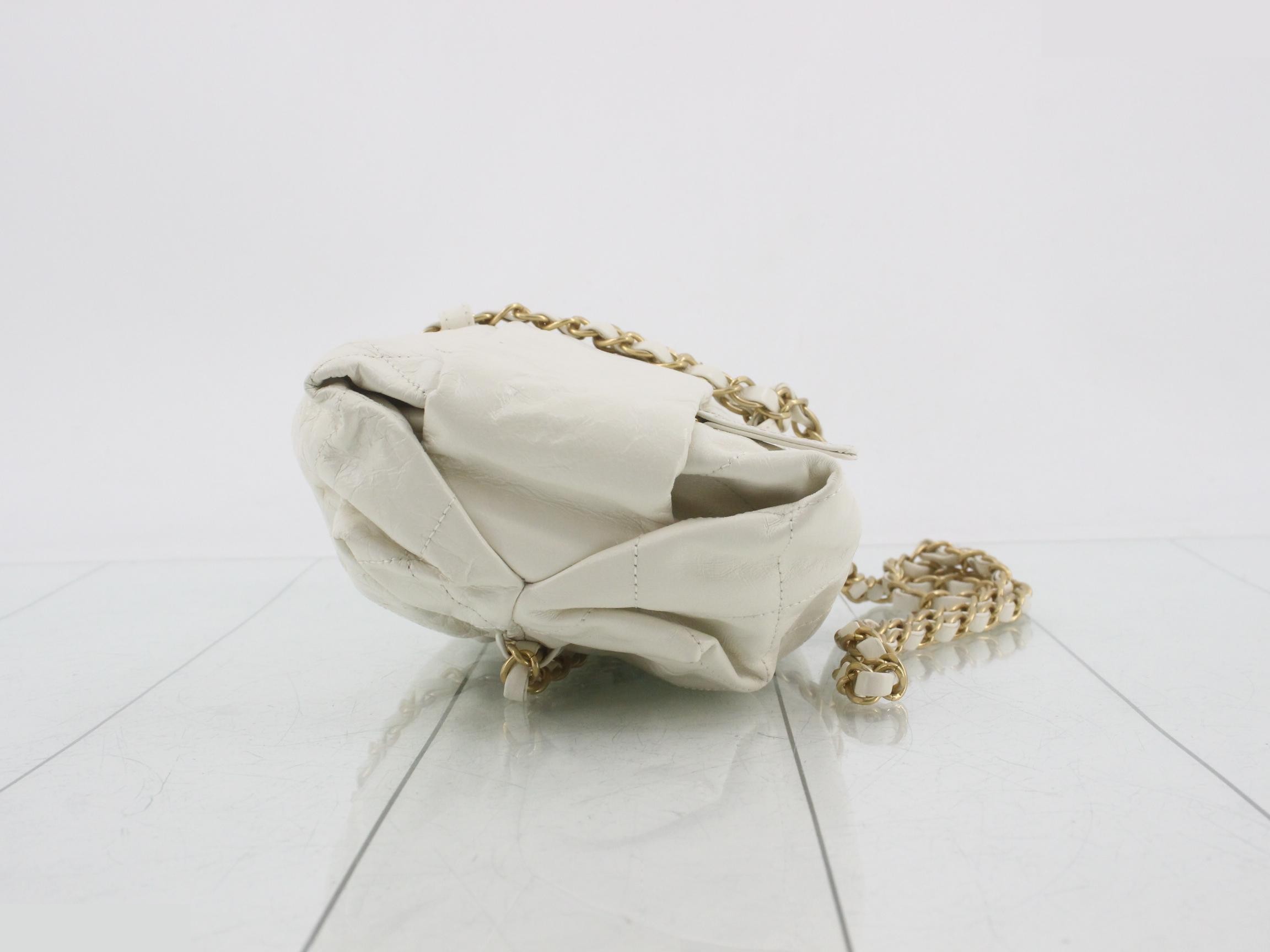 Chain shoulder bag, 2-way hand clutch, calfskin, white, item number 16. — view 3