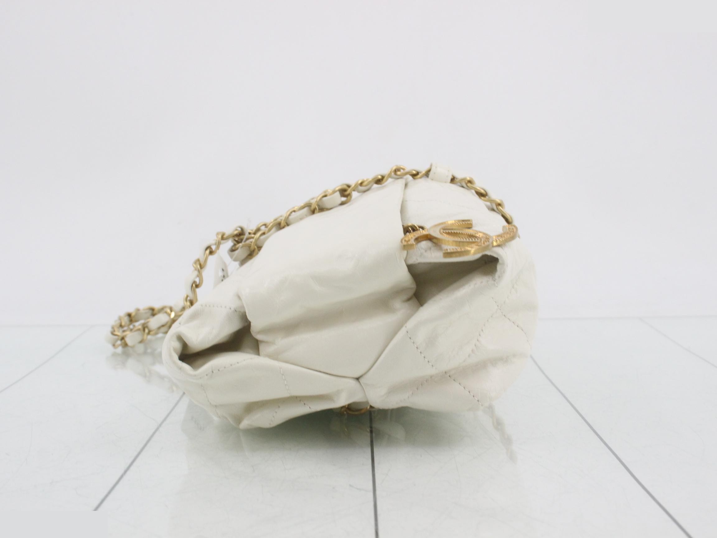 Chain shoulder bag, 2-way hand clutch, calfskin, white, item number 16. — view 4