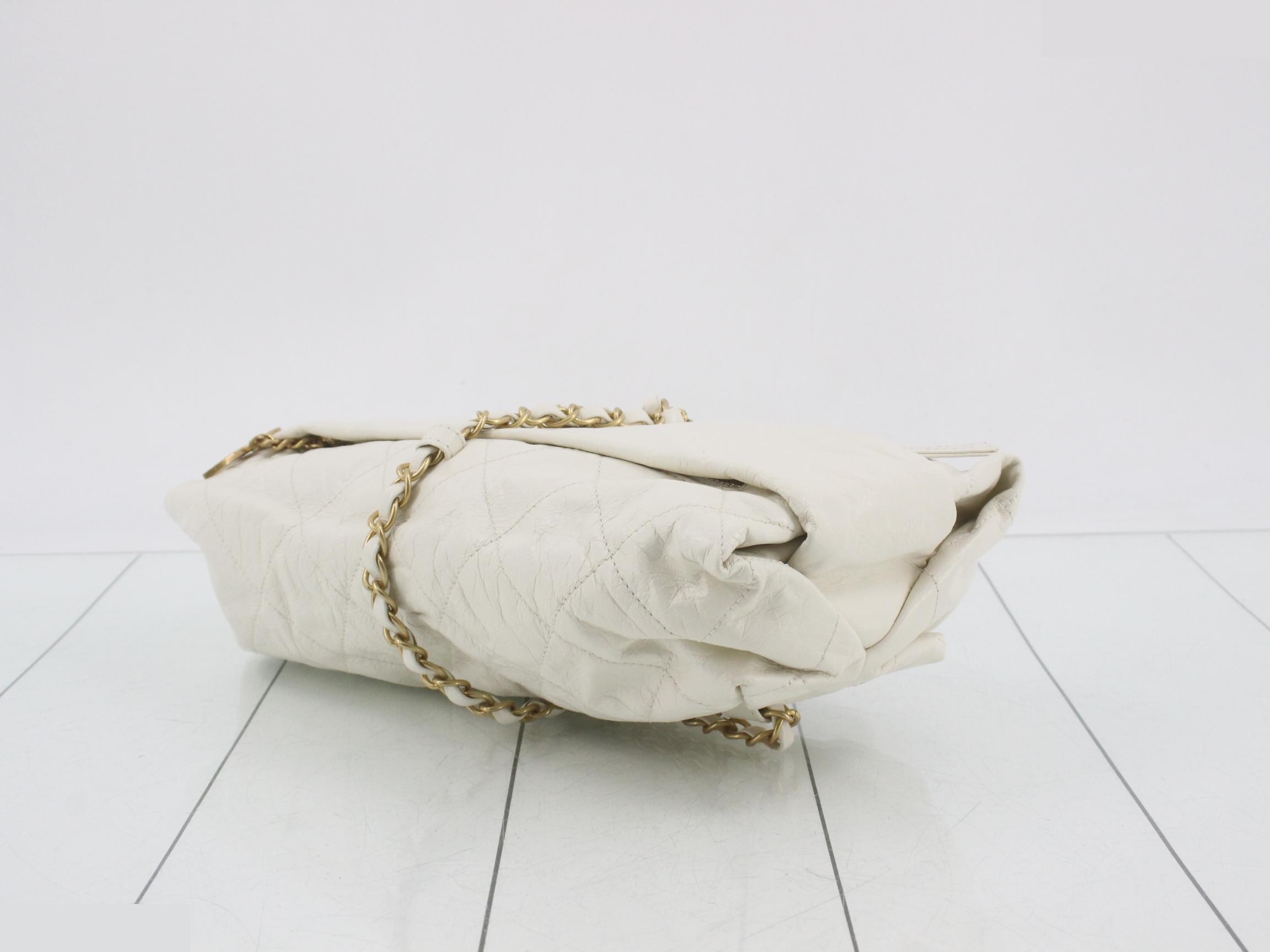 Chain shoulder bag, 2-way hand clutch, calfskin, white, item number 16. — view 6