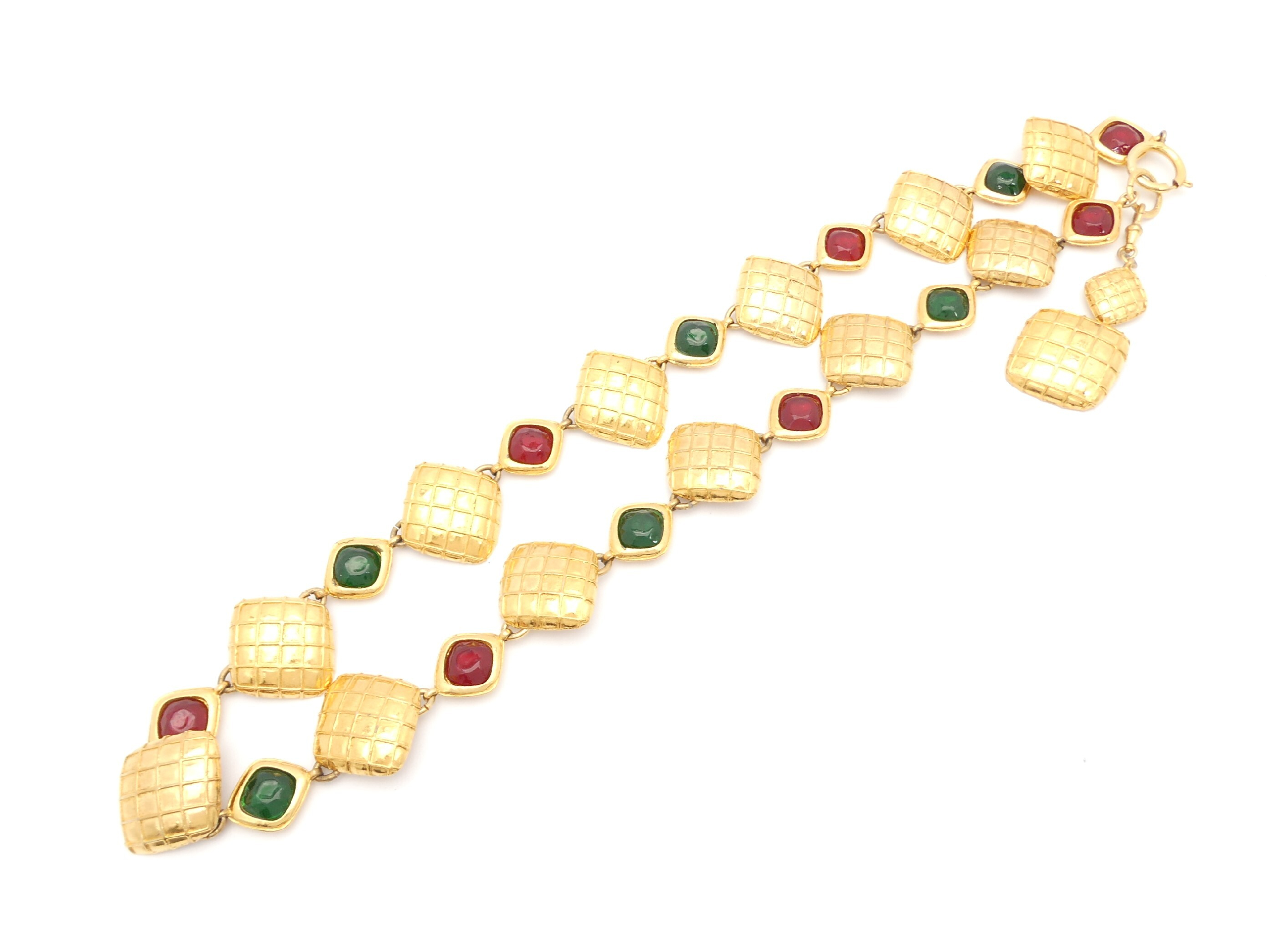 Matelassé Diamond-Shaped Gold Necklace — view 2