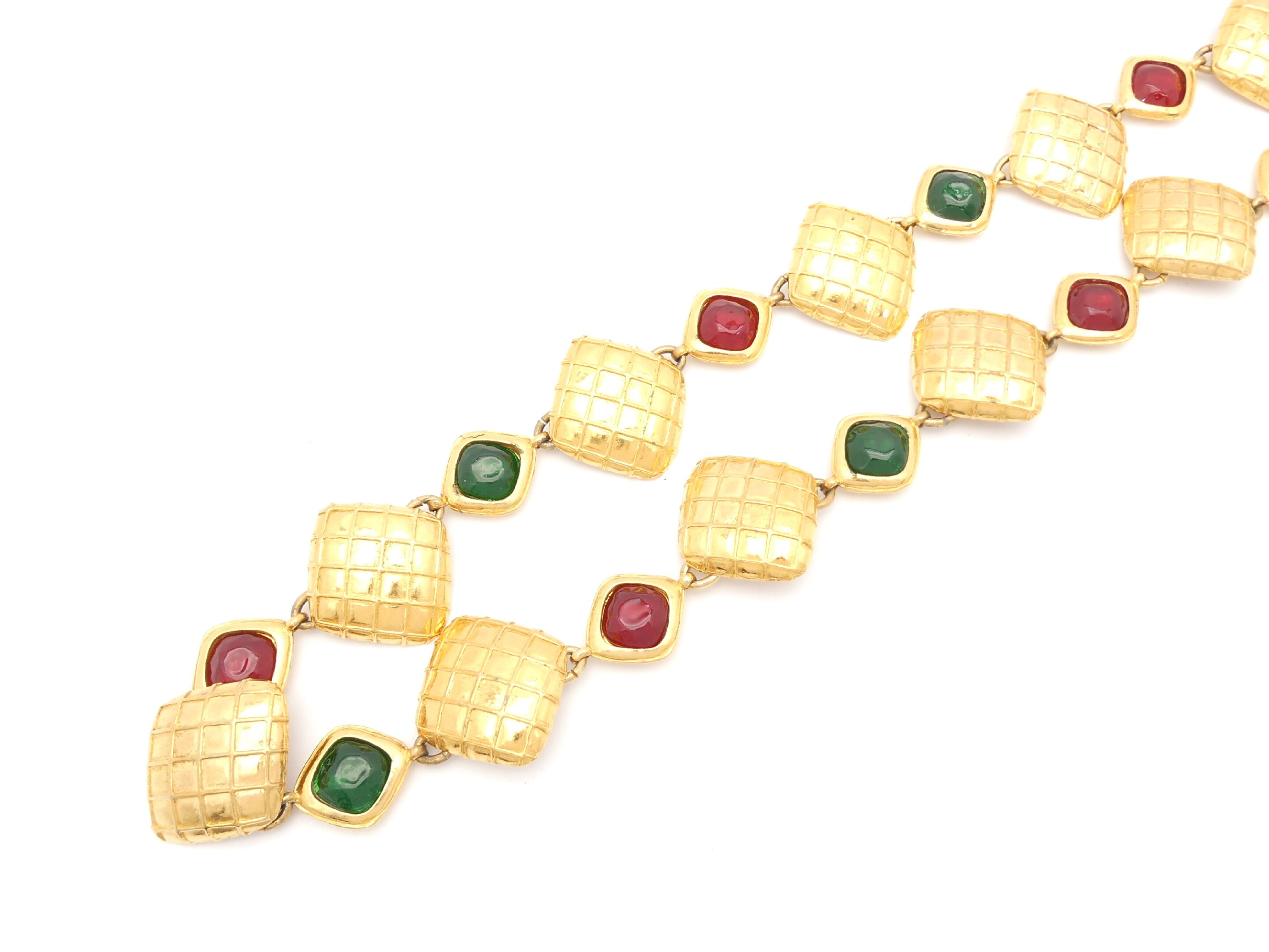 Matelassé Diamond-Shaped Gold Necklace — view 3
