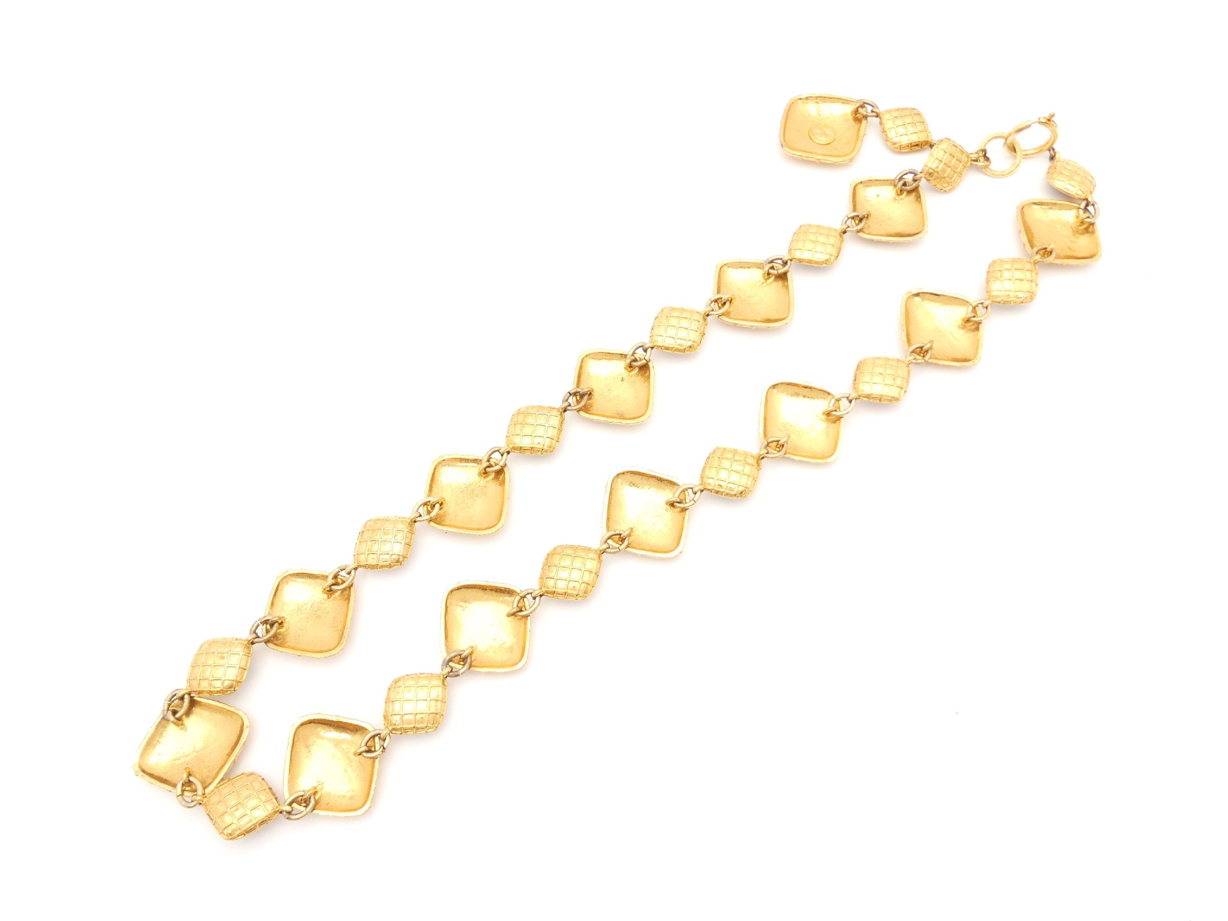 Matelassé Diamond-Shaped Gold Necklace — view 5