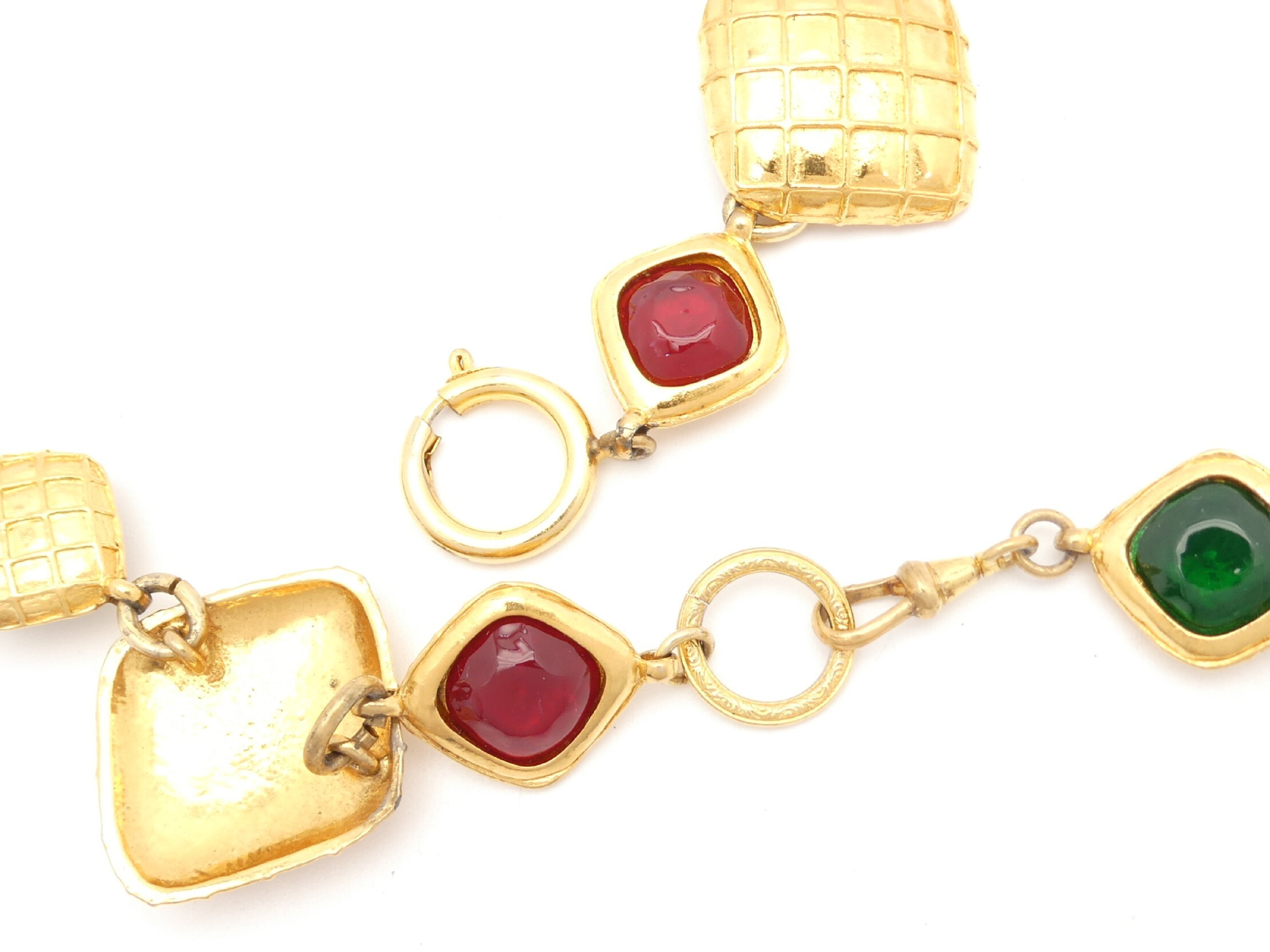 Matelassé Diamond-Shaped Gold Necklace — view 9