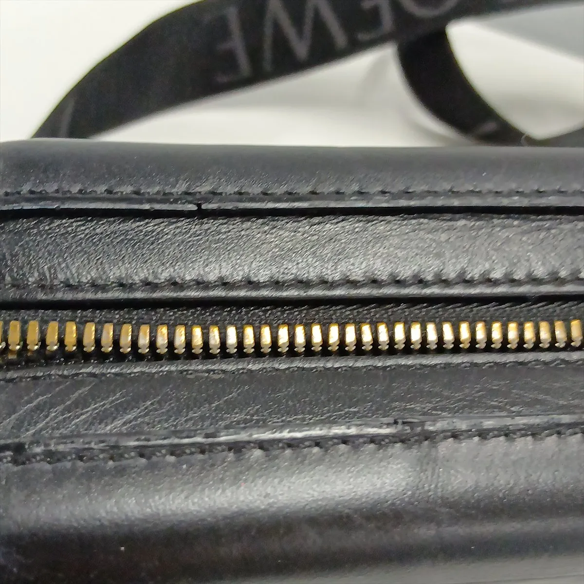 Molded Sling Bag Leather Body Bag Black — view 13