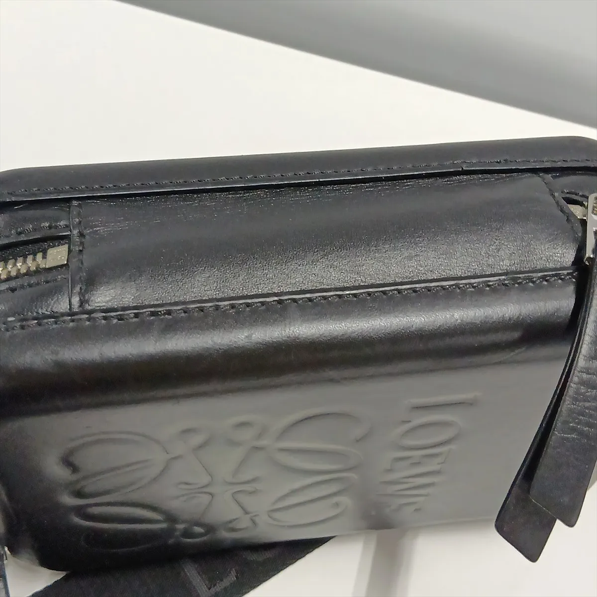 Molded Sling Bag Leather Body Bag Black — view 14
