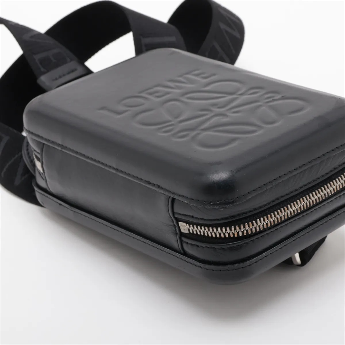 Molded Sling Bag Leather Body Bag Black — view 4