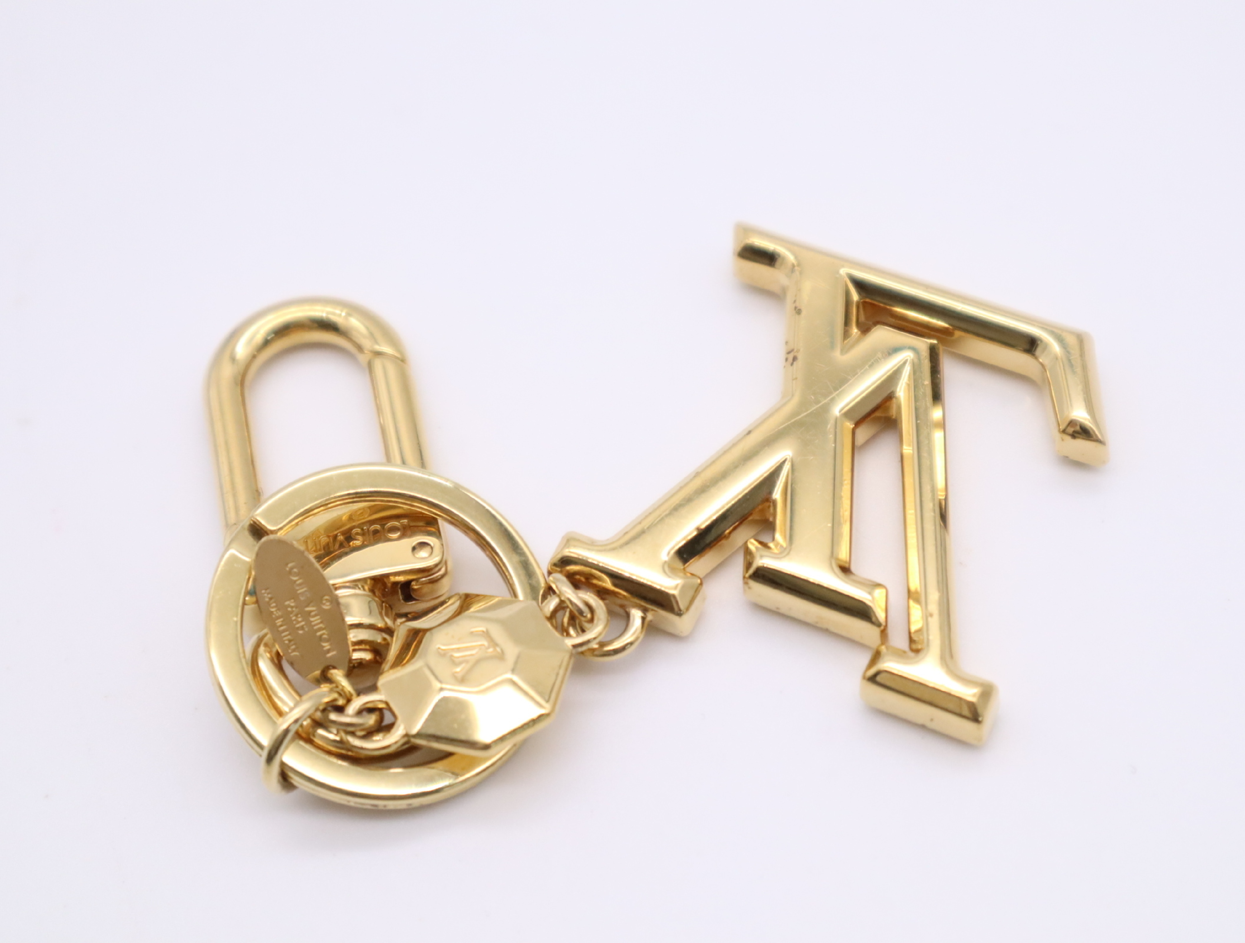 M65216 Metal Keychain - LV Faceted Key Case - Keychain — view 4