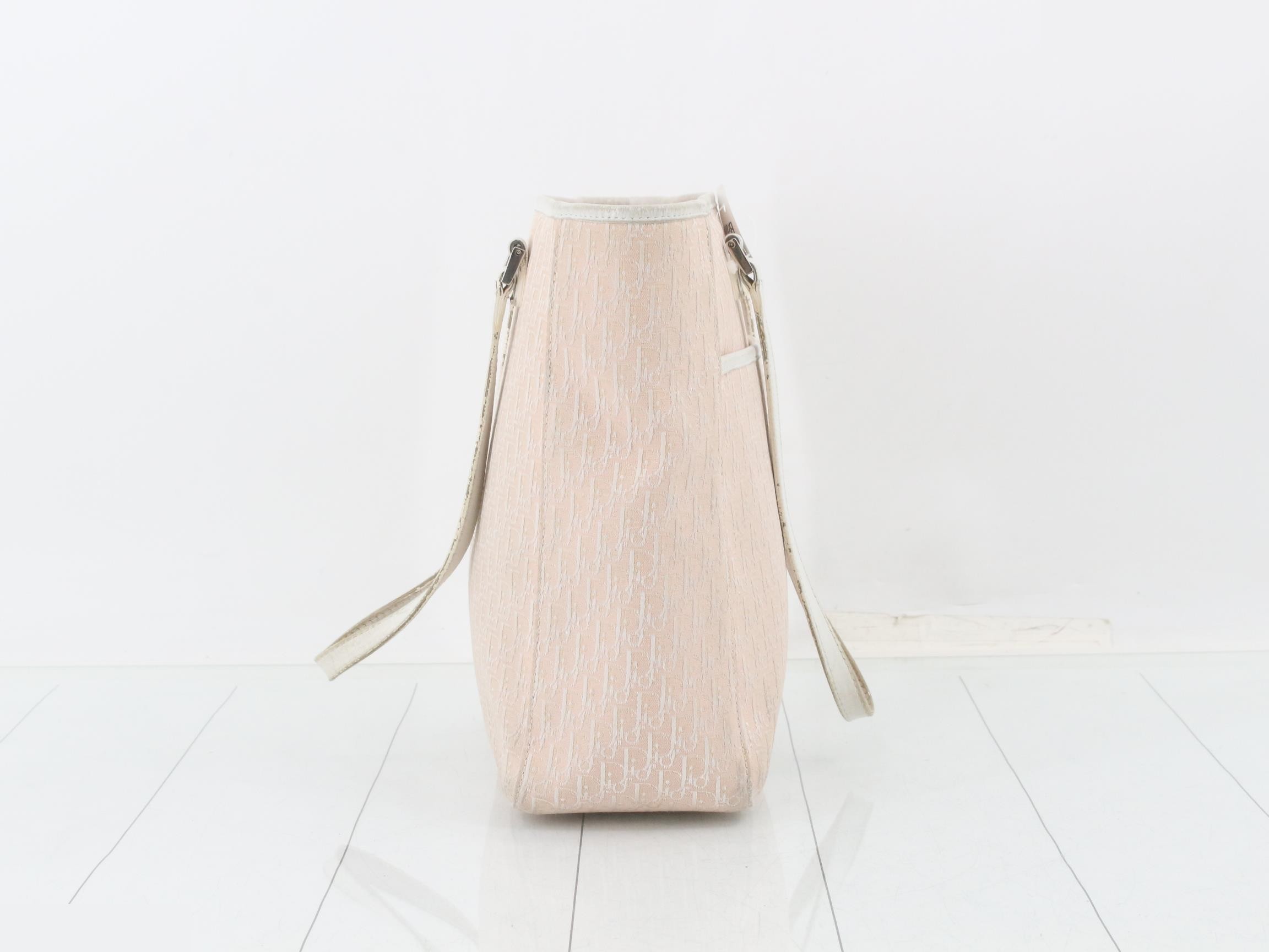 handbag — view 4