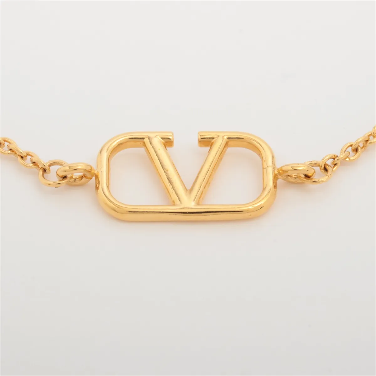 V-logo bracelet, GP x rhinestones, gold, — view 2
