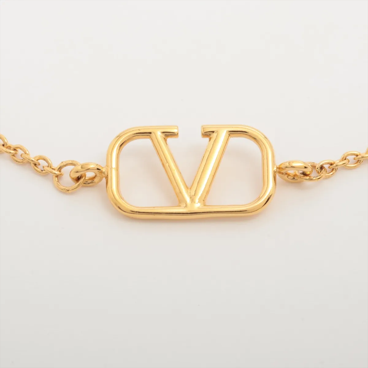 V-logo bracelet, GP x rhinestones, gold, — view 3