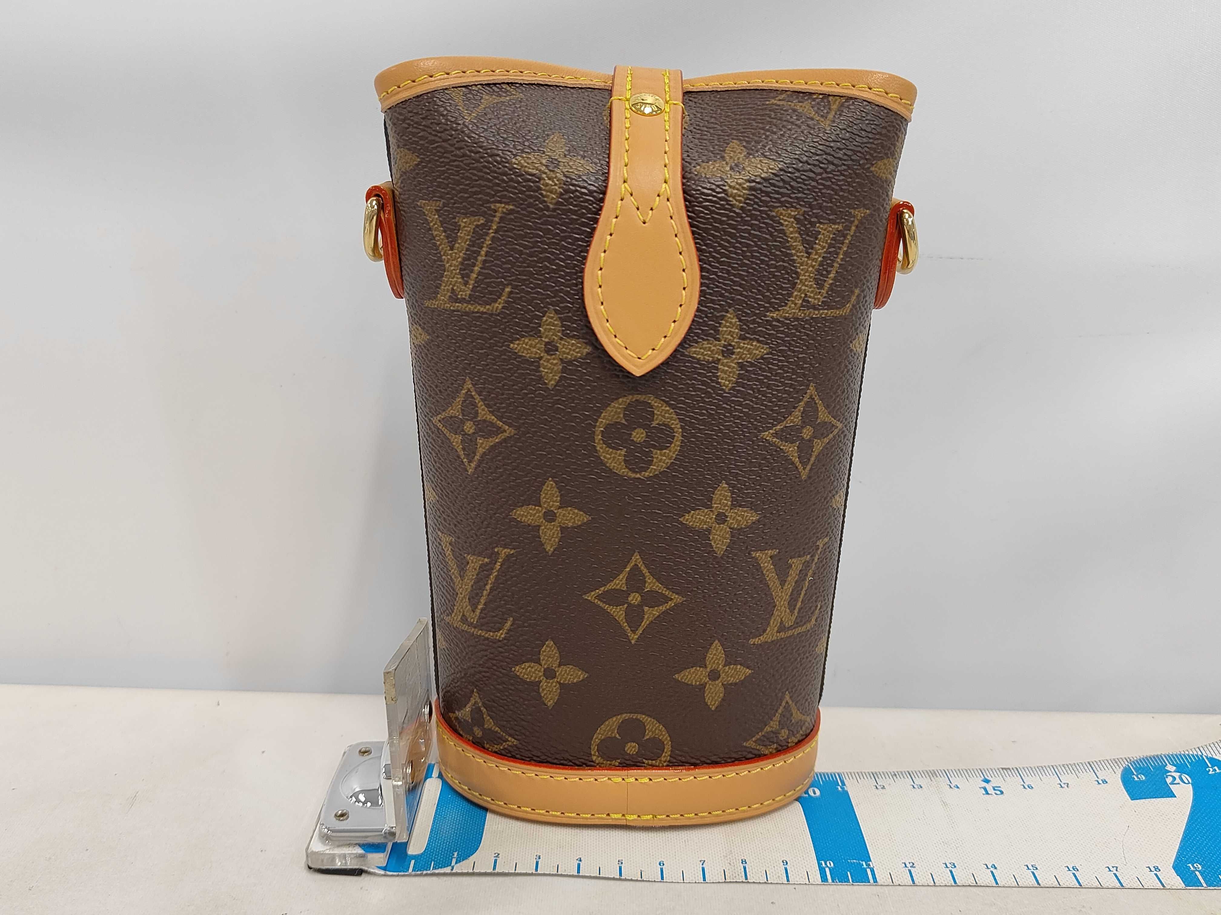 Fold Me Pouch Monogram M80874 Shoulder Bag — view 2
