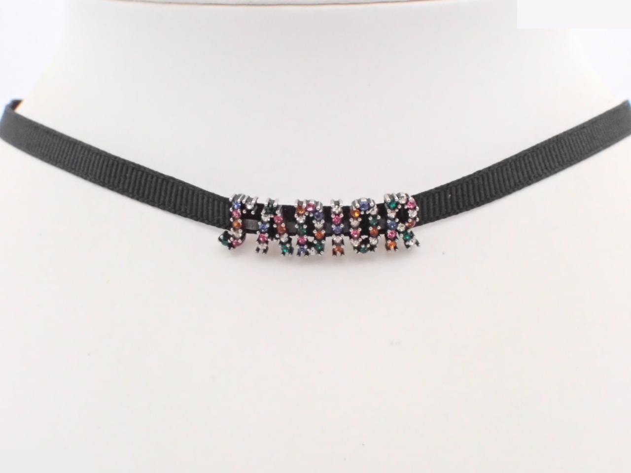 Other lines: Precious metal necklaces and pendants, total length approximately 47 cm.