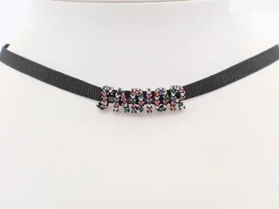 Other lines: Precious metal necklaces and pendants, total length approximately 47 cm.