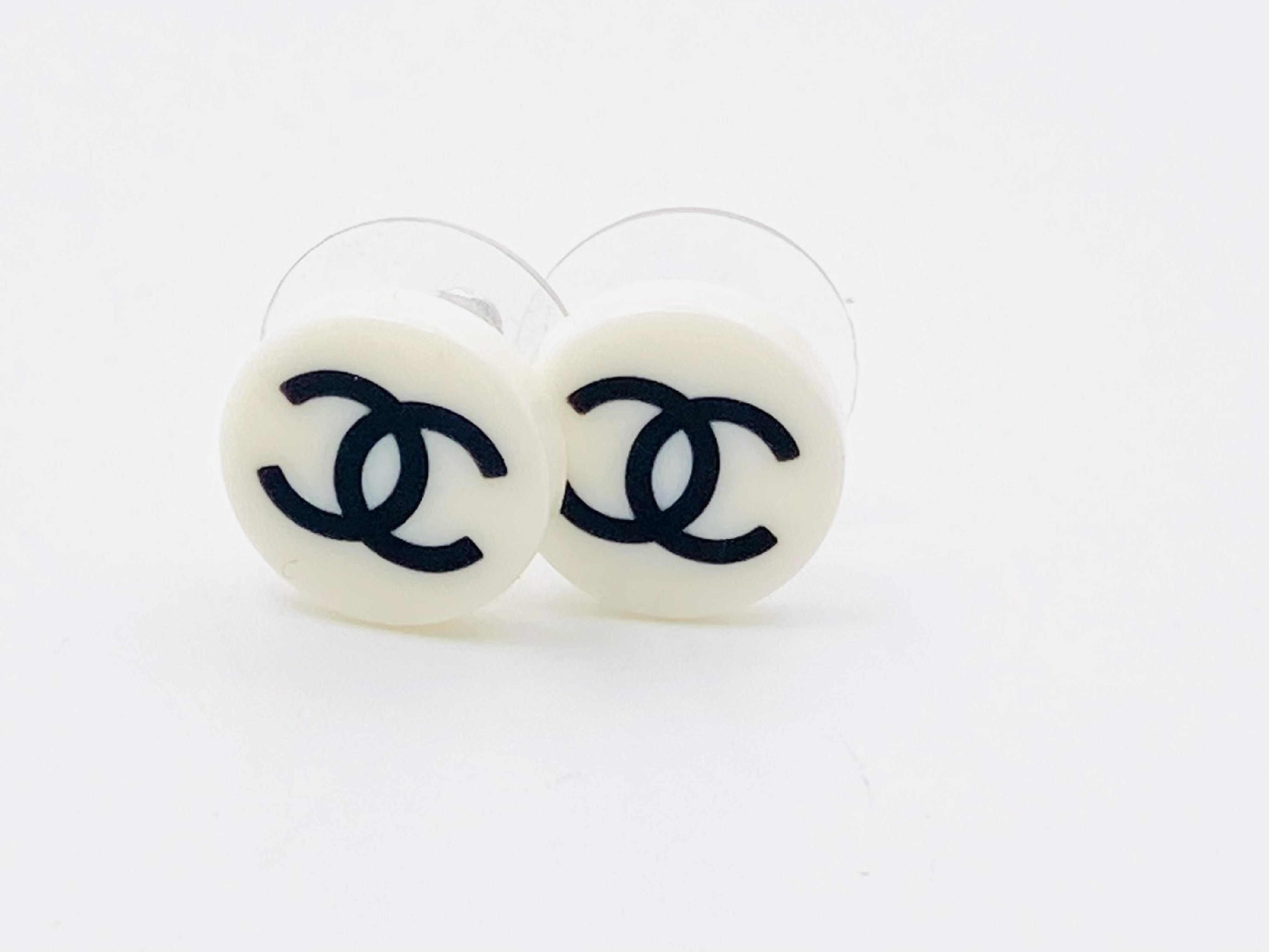 Coco Mark Round Earrings 05P Resin Plastic White x Black Earrings — view 2