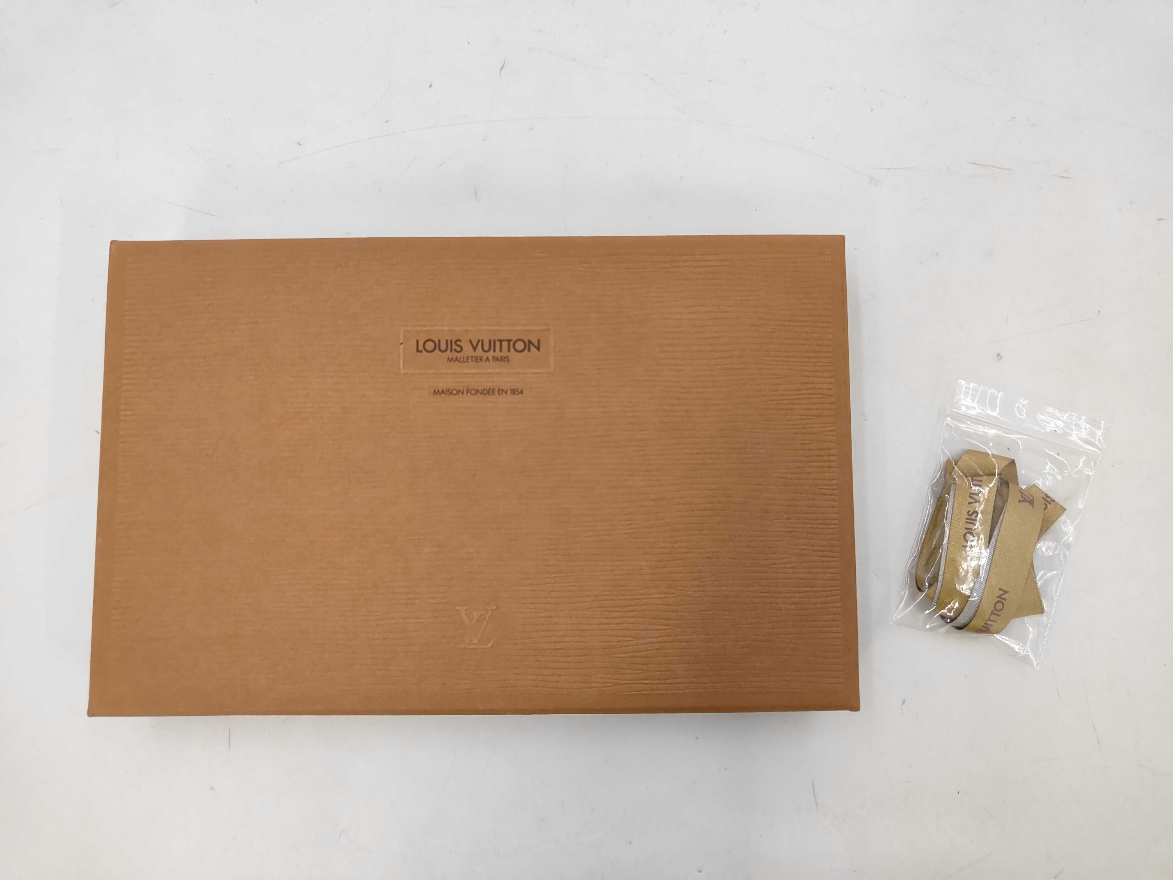 Epi Louis Vuitton Portefeuille Sarah Wallet — view 11