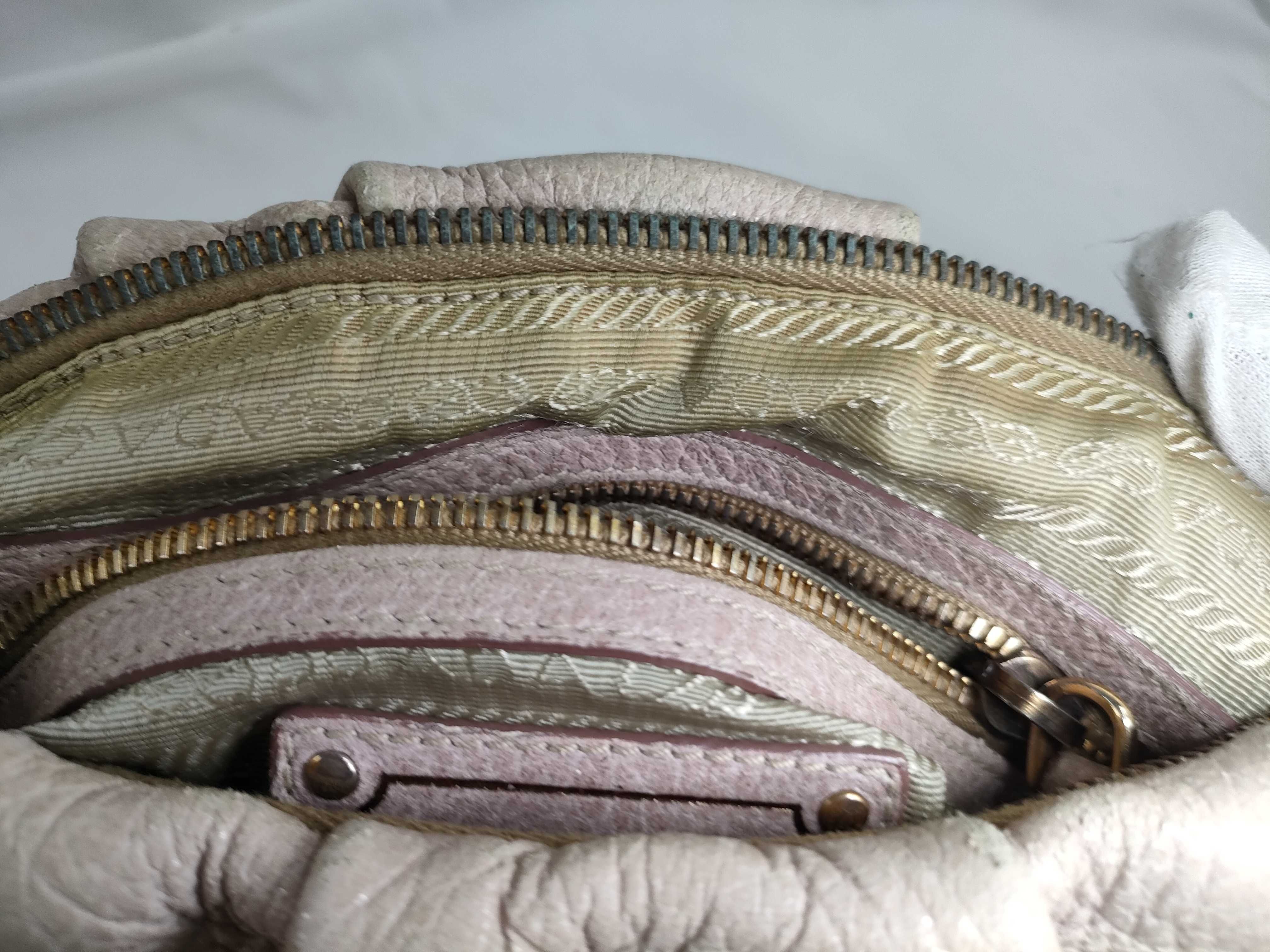 One-Shoulder Bag / Vitello Daino / Pink — view 14
