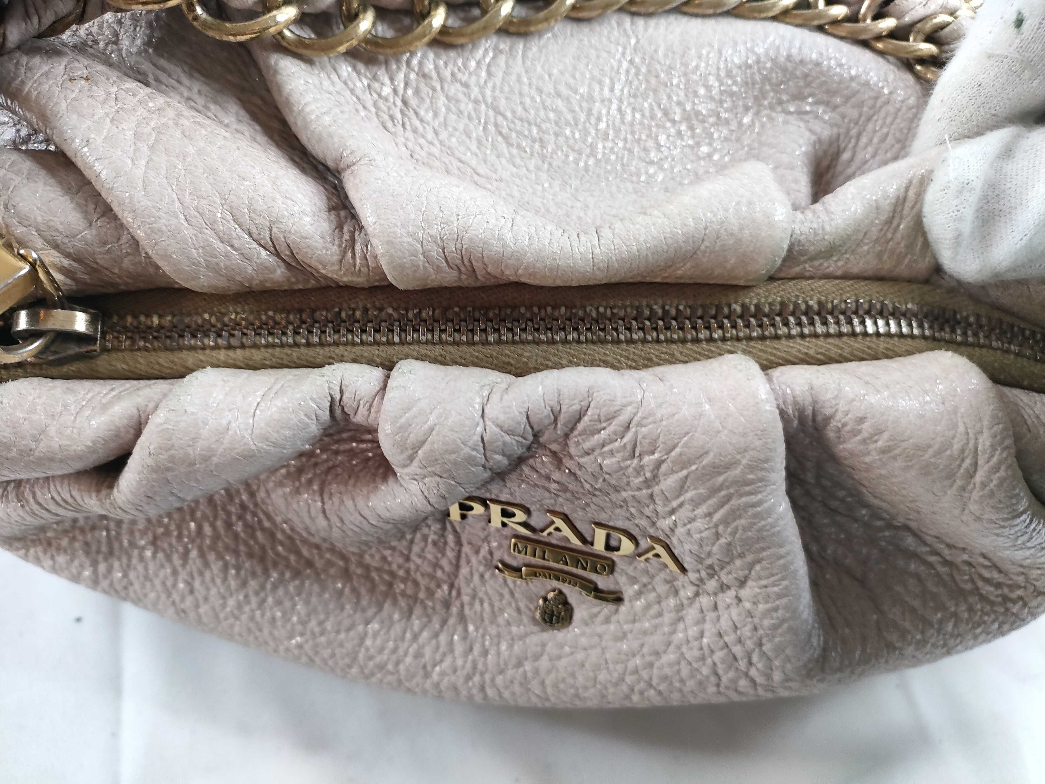 One-Shoulder Bag / Vitello Daino / Pink — view 9