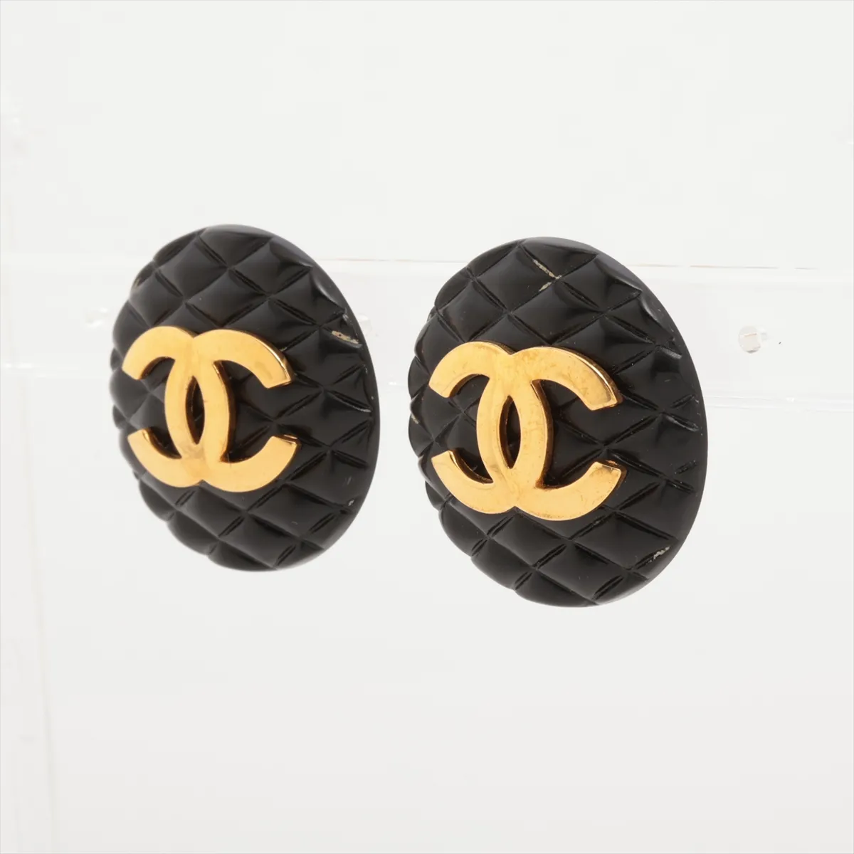 Cocomark Matelasse 28 (1993) Earrings (for both ears) GP x Plastic Black x Gold — view 3