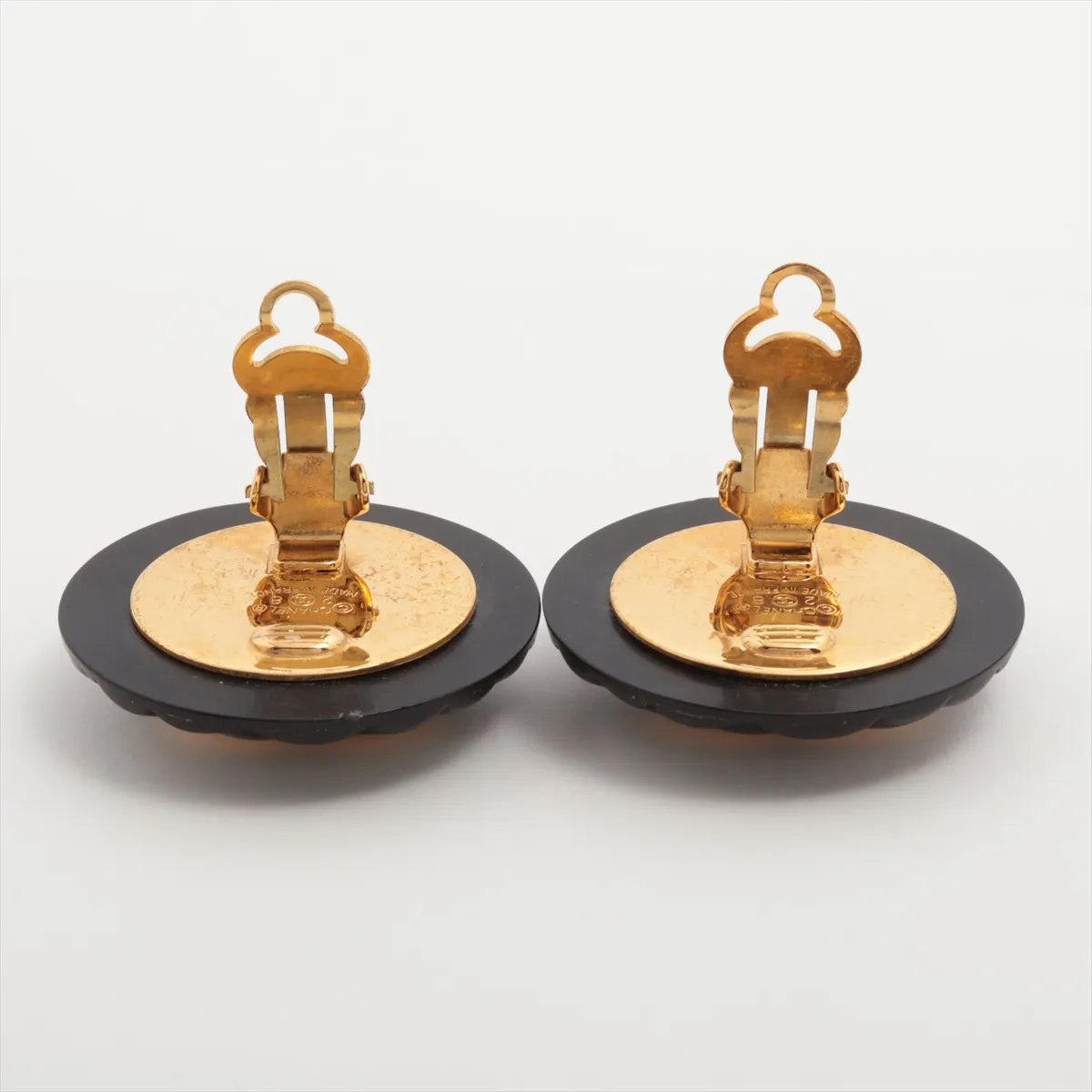 Cocomark Matelasse 28 (1993) Earrings (for both ears) GP x Plastic Black x Gold — view 4
