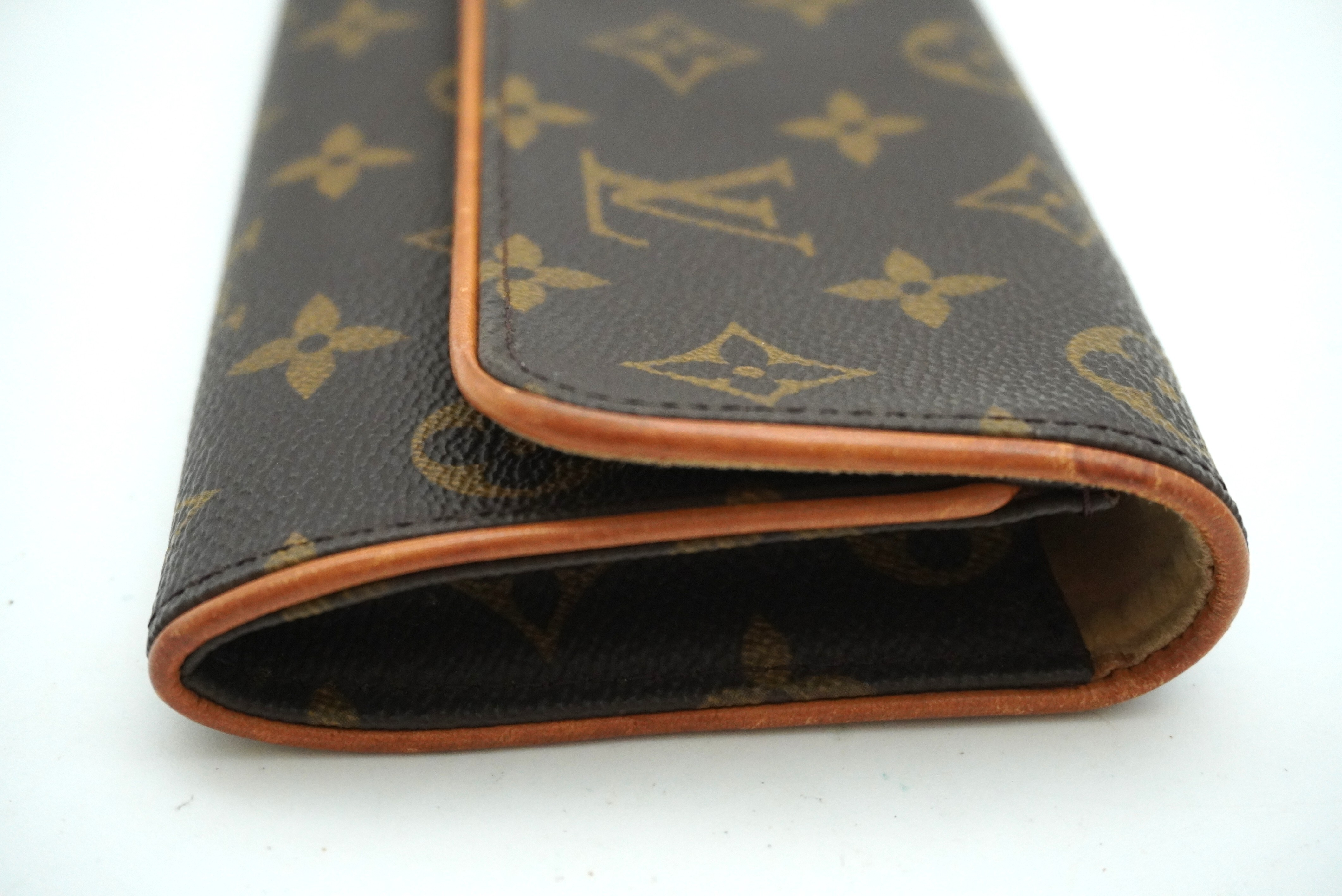 Monogram Pochette Twin PM M51854 Shoulder Bag — view 4