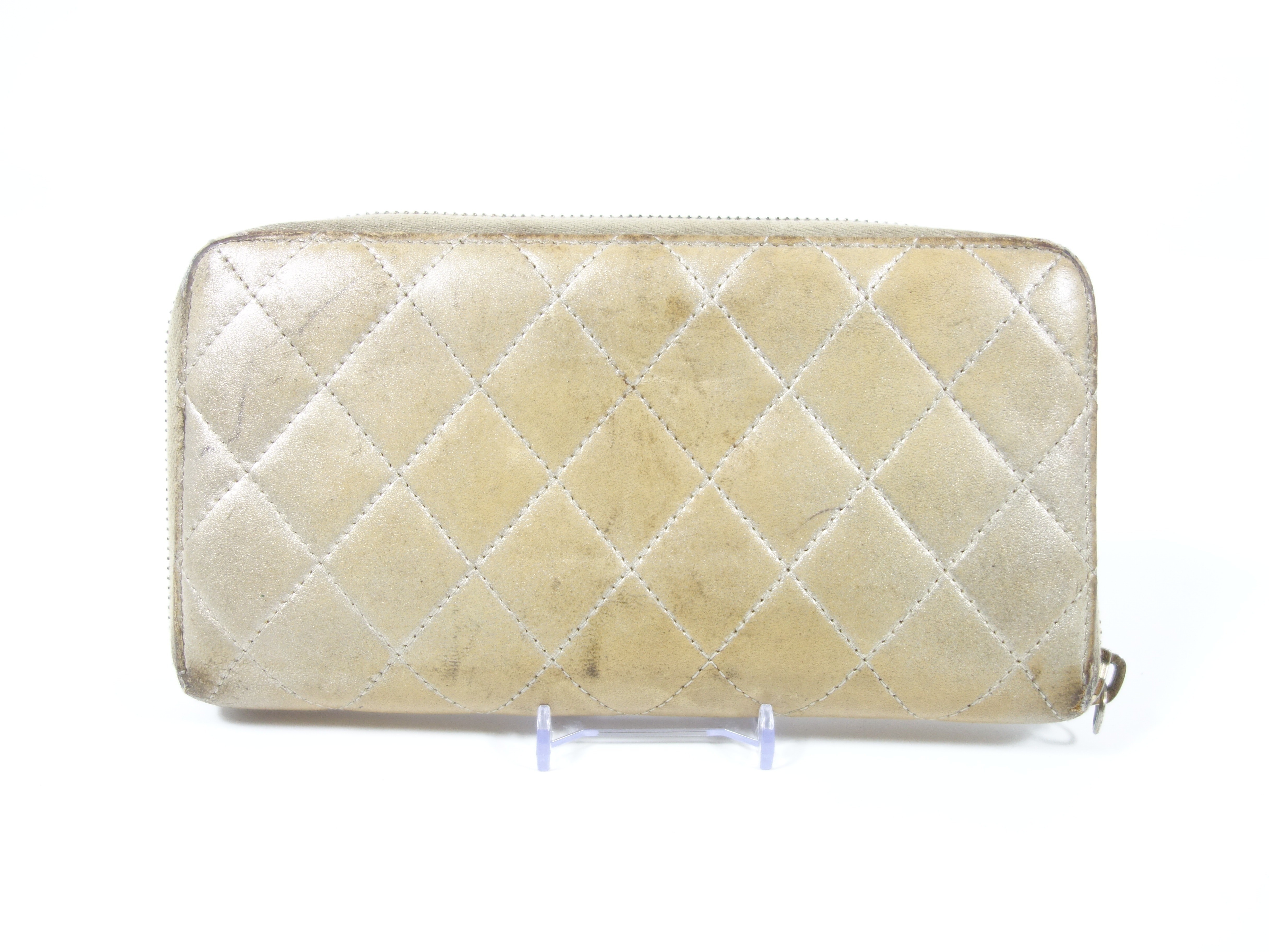 Matelassé (bags) and wallets — view 3