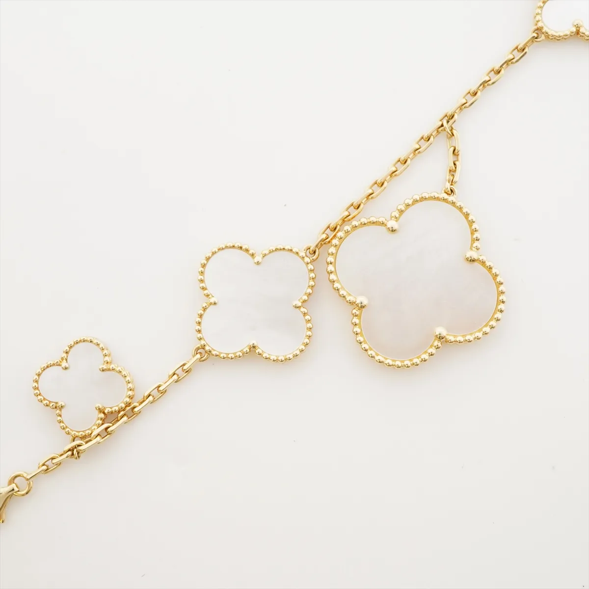 Magic Alhambra 5P Shell Bracelet 750 (Yellow Gold) 17.5g JE118466 — view 3