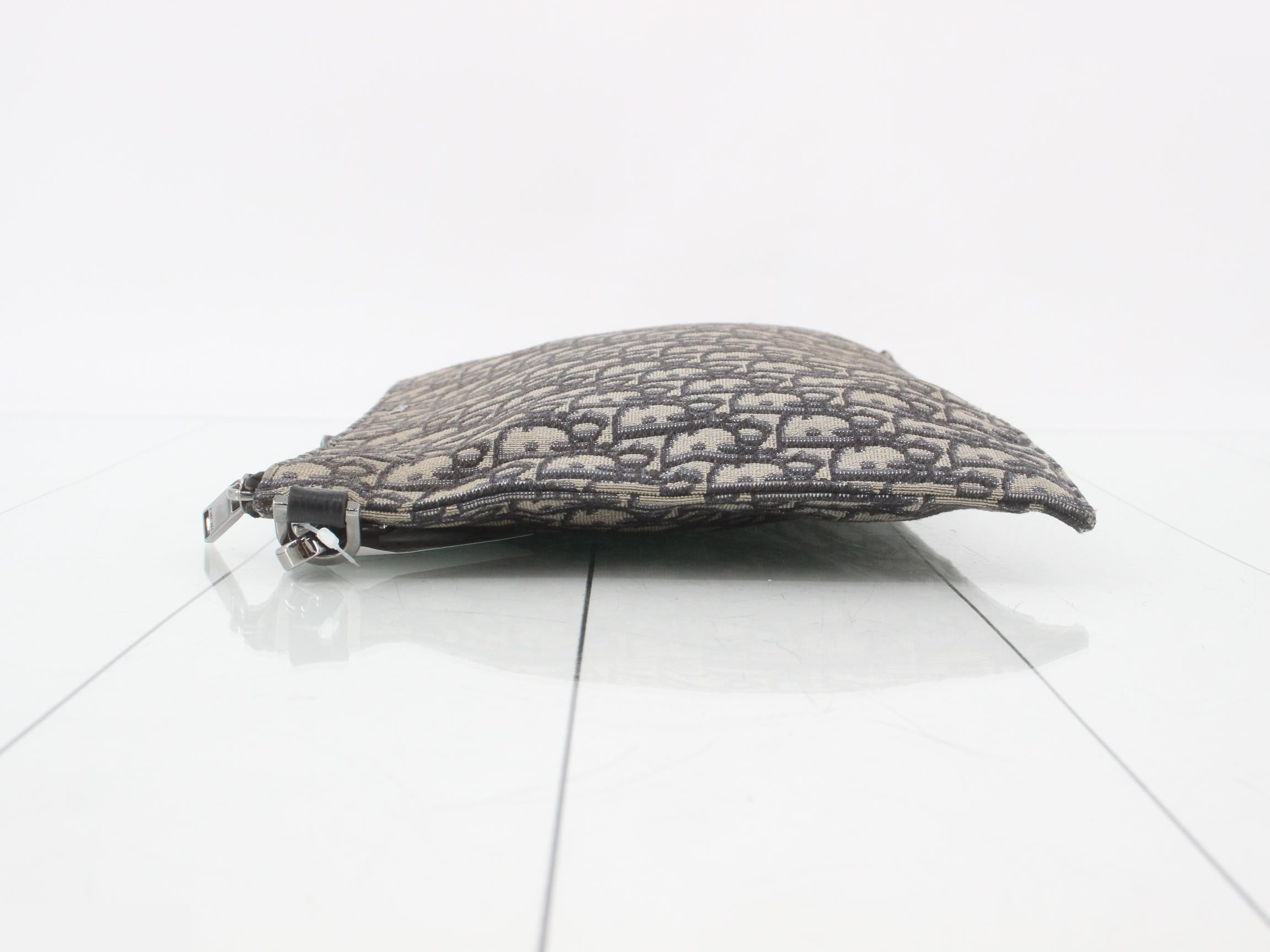 Trotter Oblique Clutch Bag — view 4
