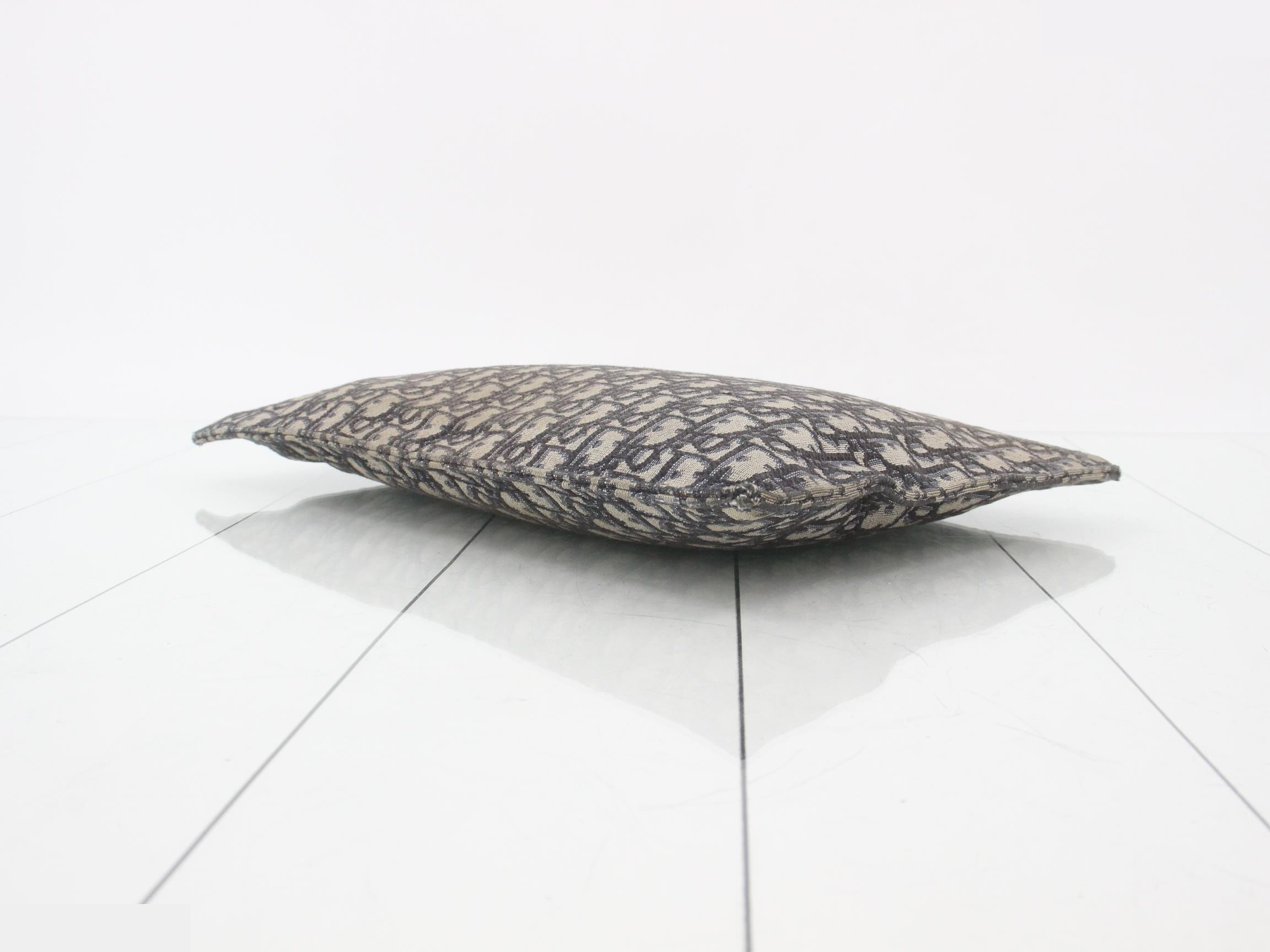 Trotter Oblique Clutch Bag — view 6