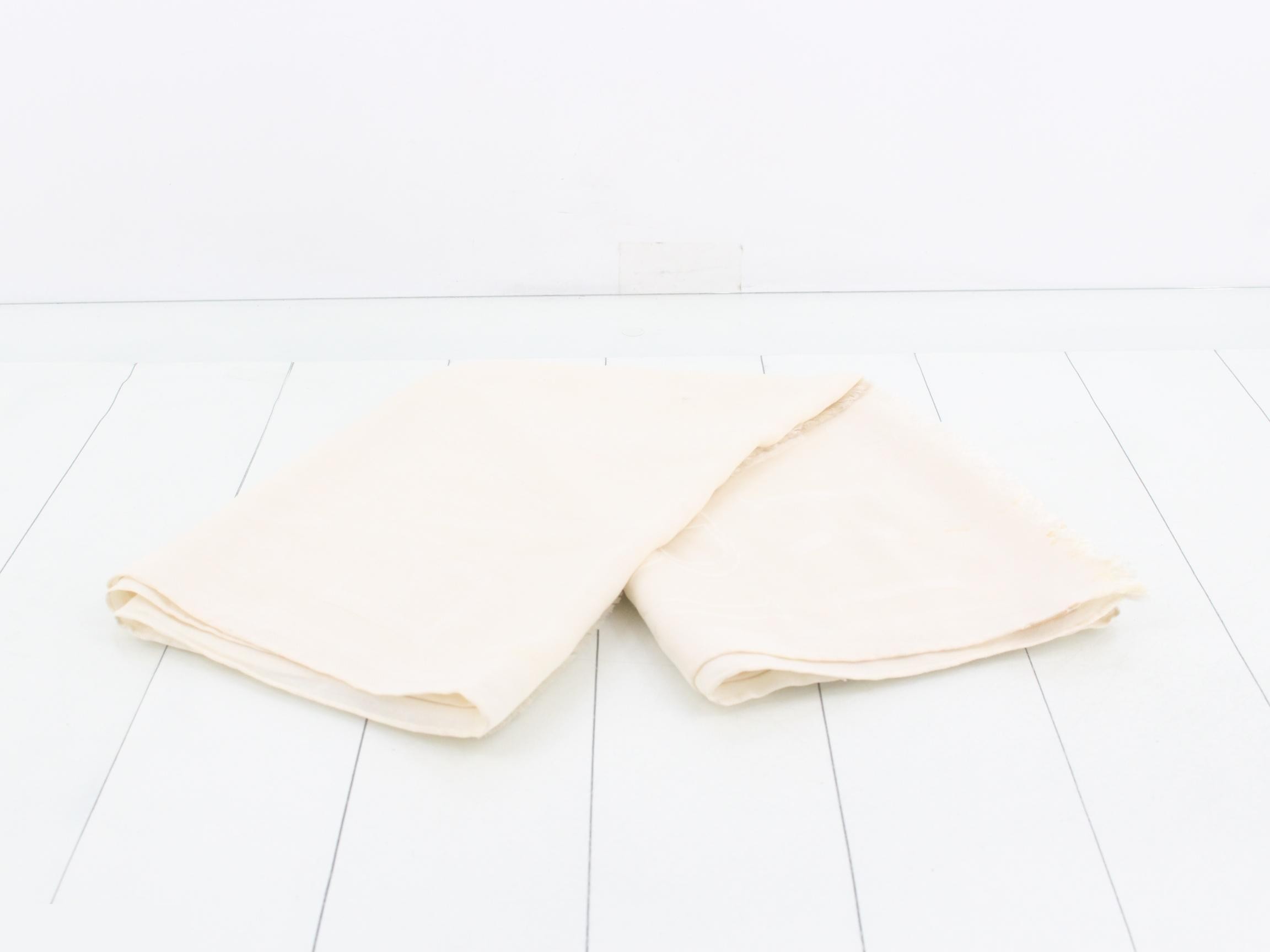 Silk stole, 68cm wide, 92cm long, off-white wool. — view 2